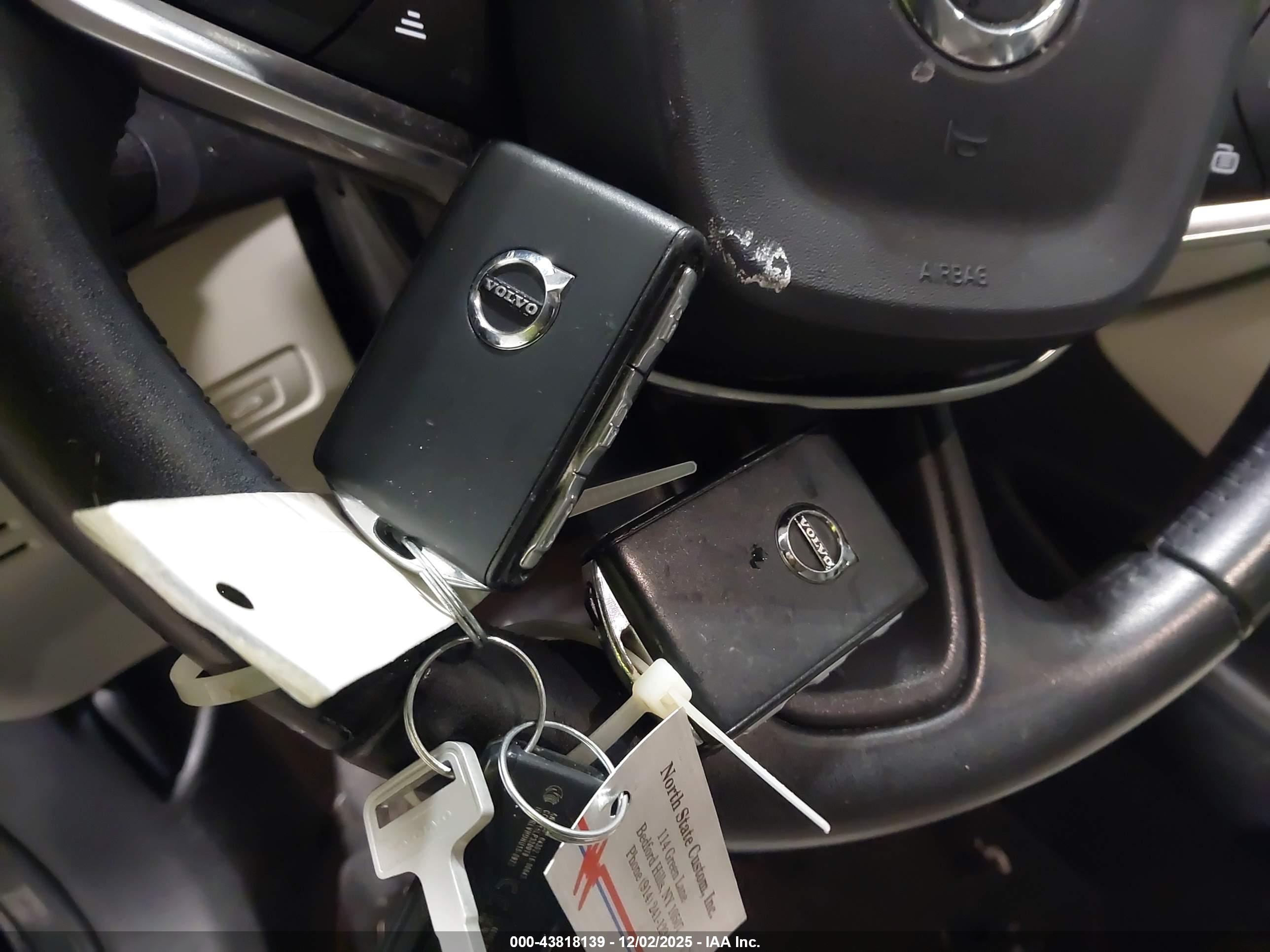 VOLVO XC40 image 11
