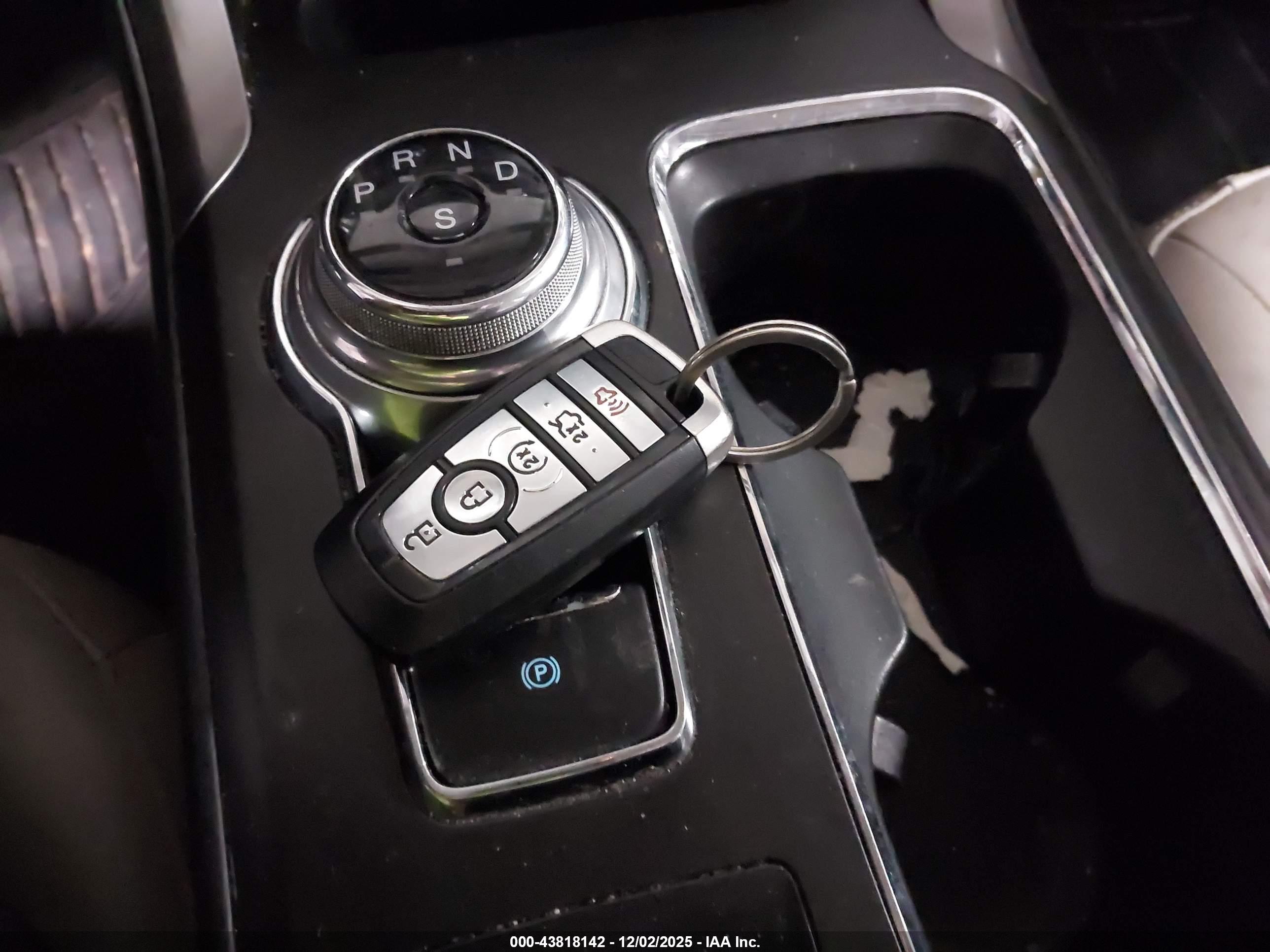 FORD FUSION image 11