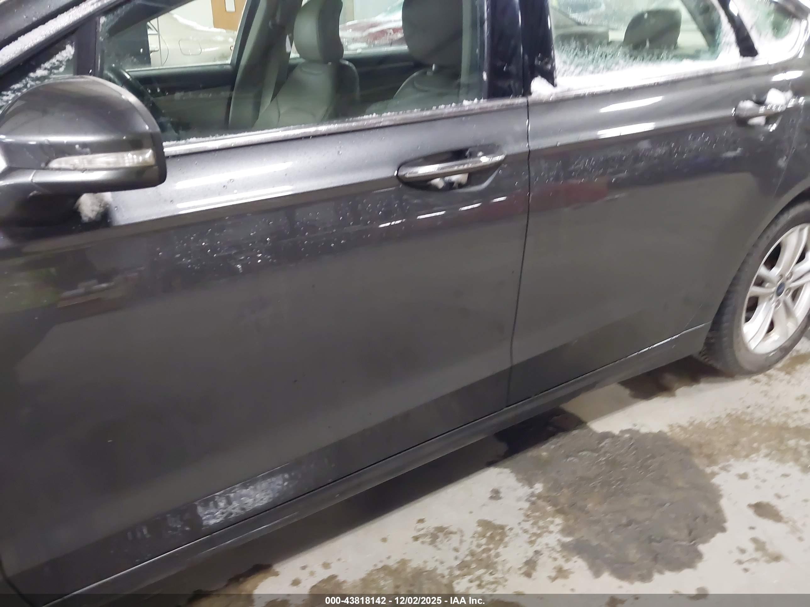 FORD FUSION image 6