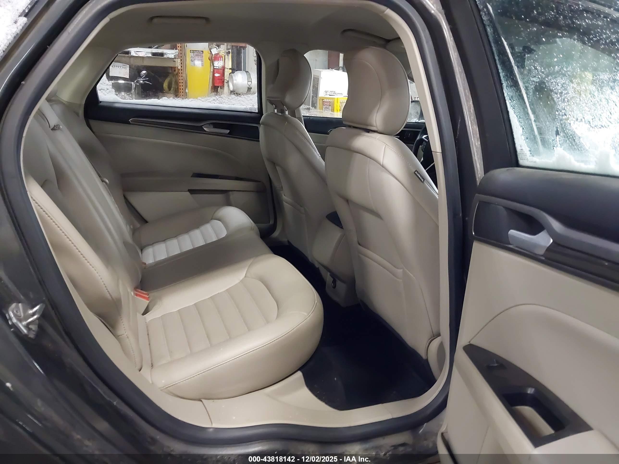 FORD FUSION image 8