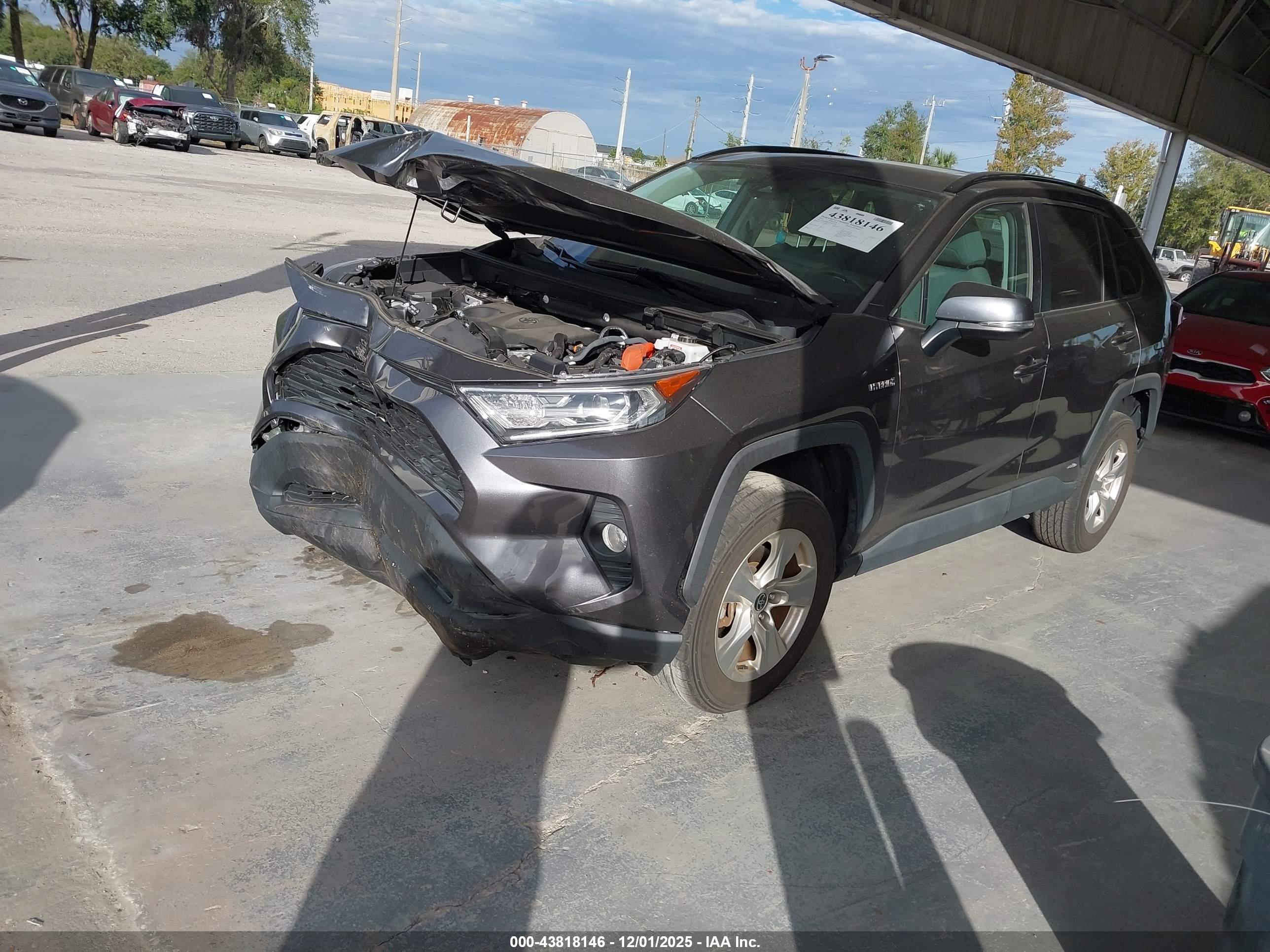 TOYOTA RAV4 image 2