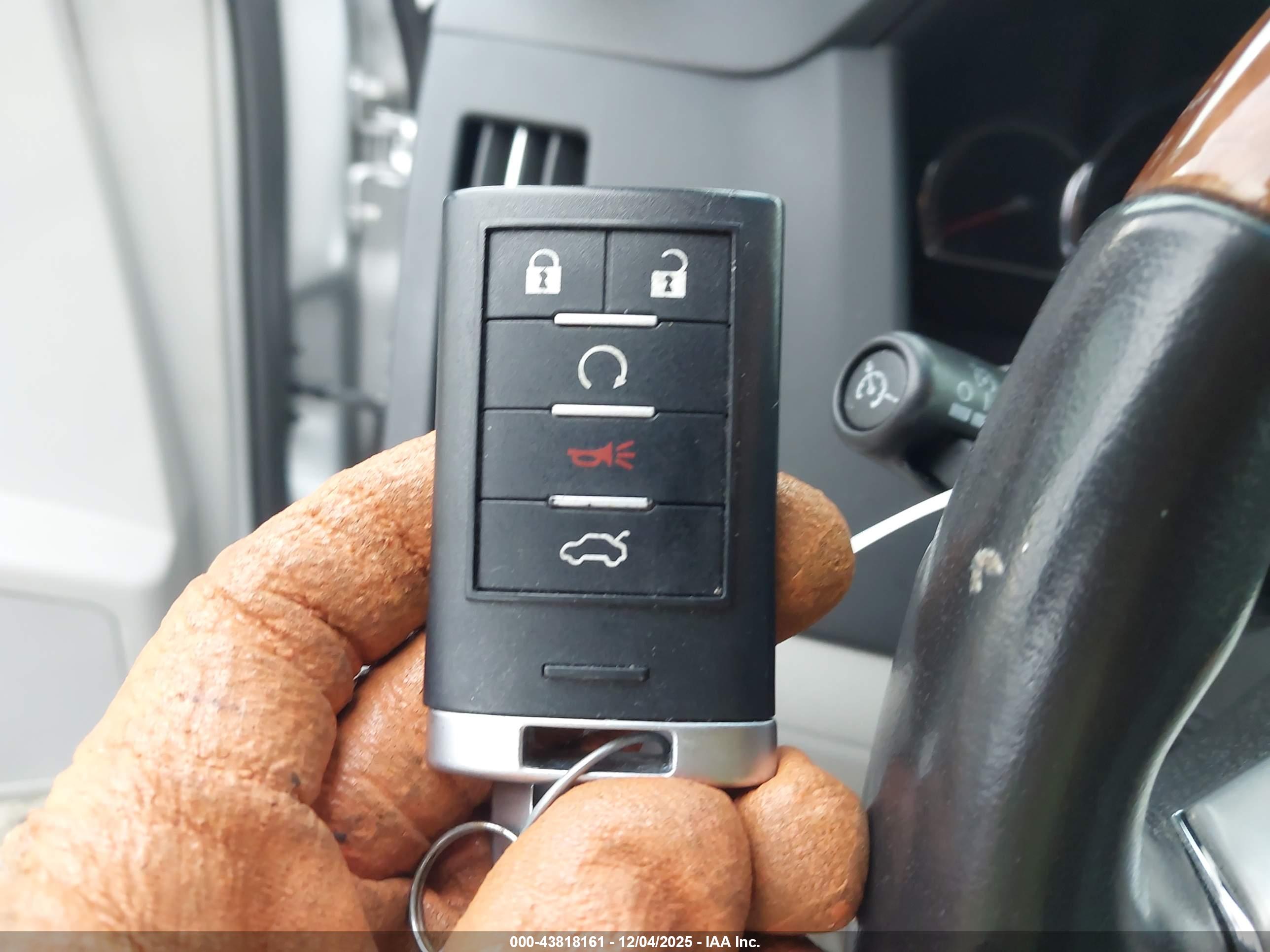 CADILLAC STS image 11
