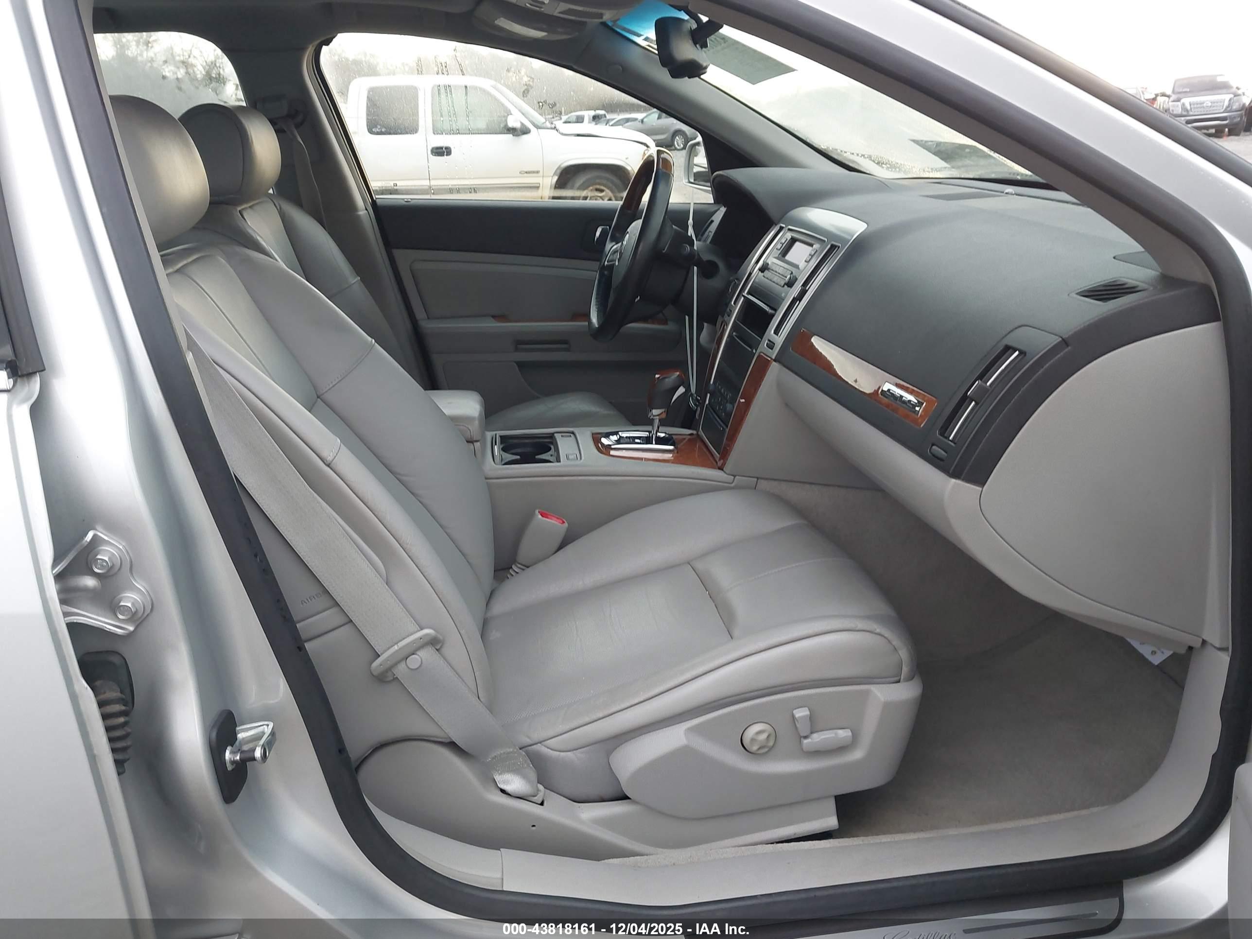 CADILLAC STS image 5