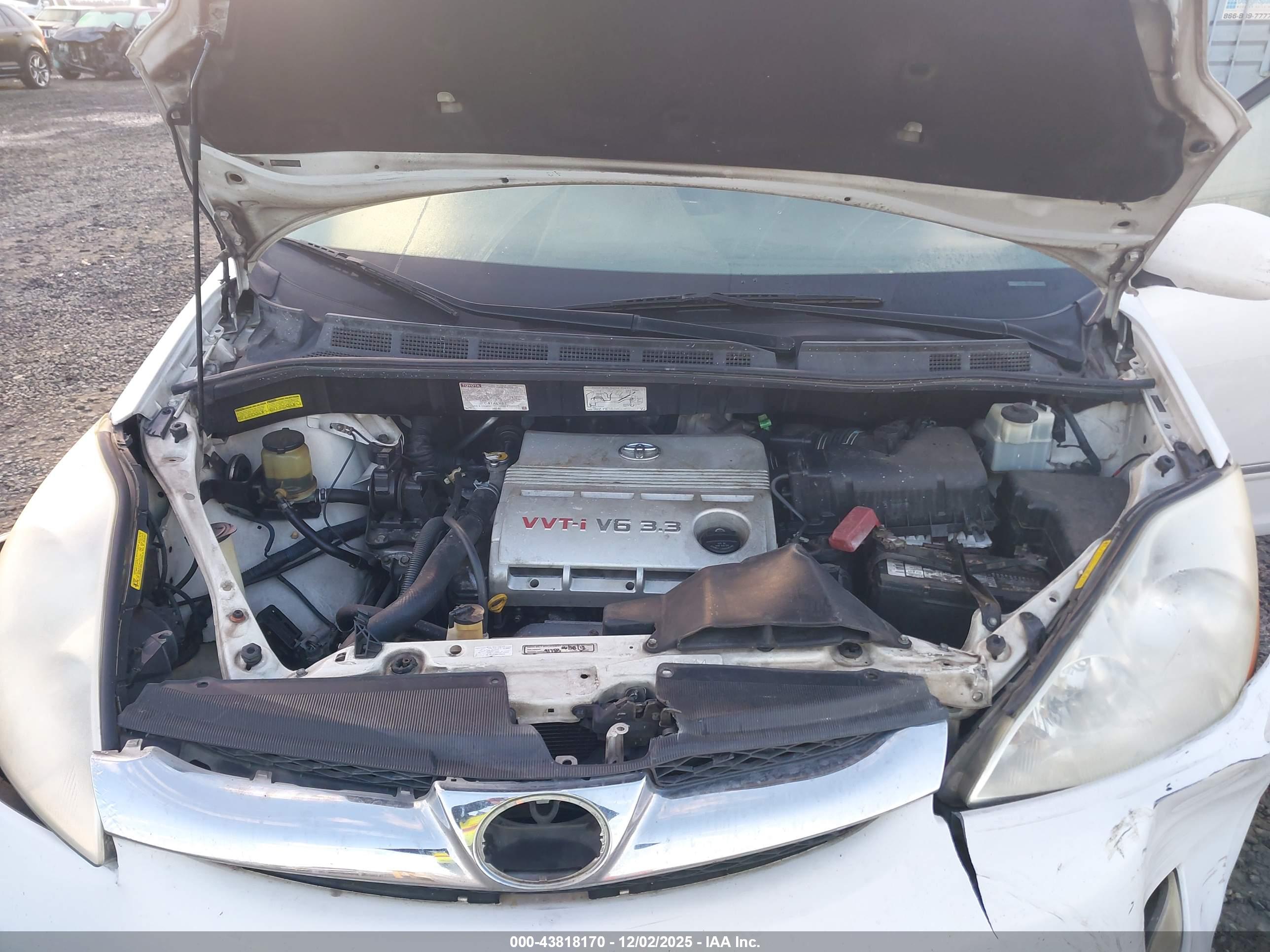 TOYOTA SIENNA image 10