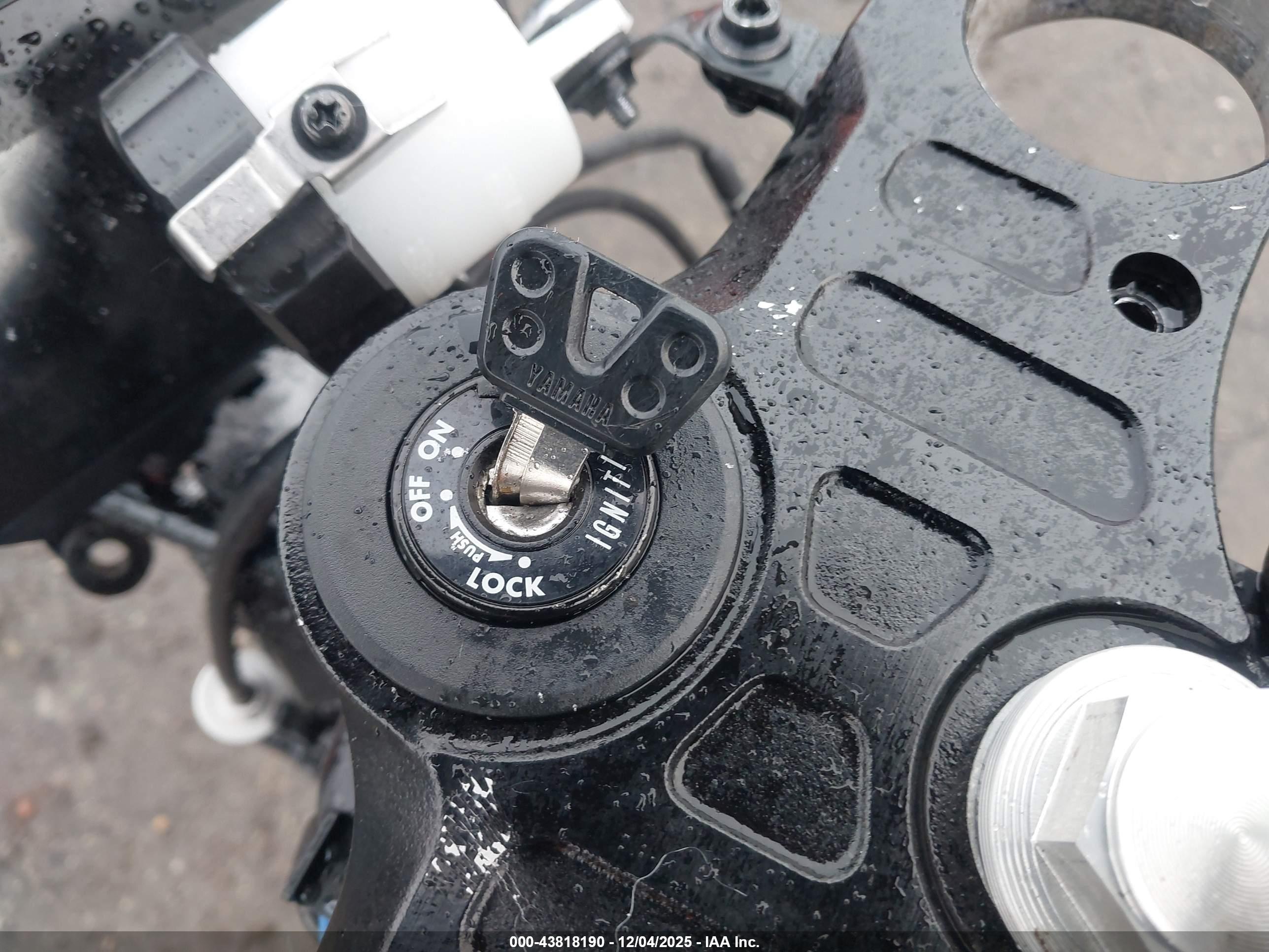 YAMAHA YZFR7 image 11