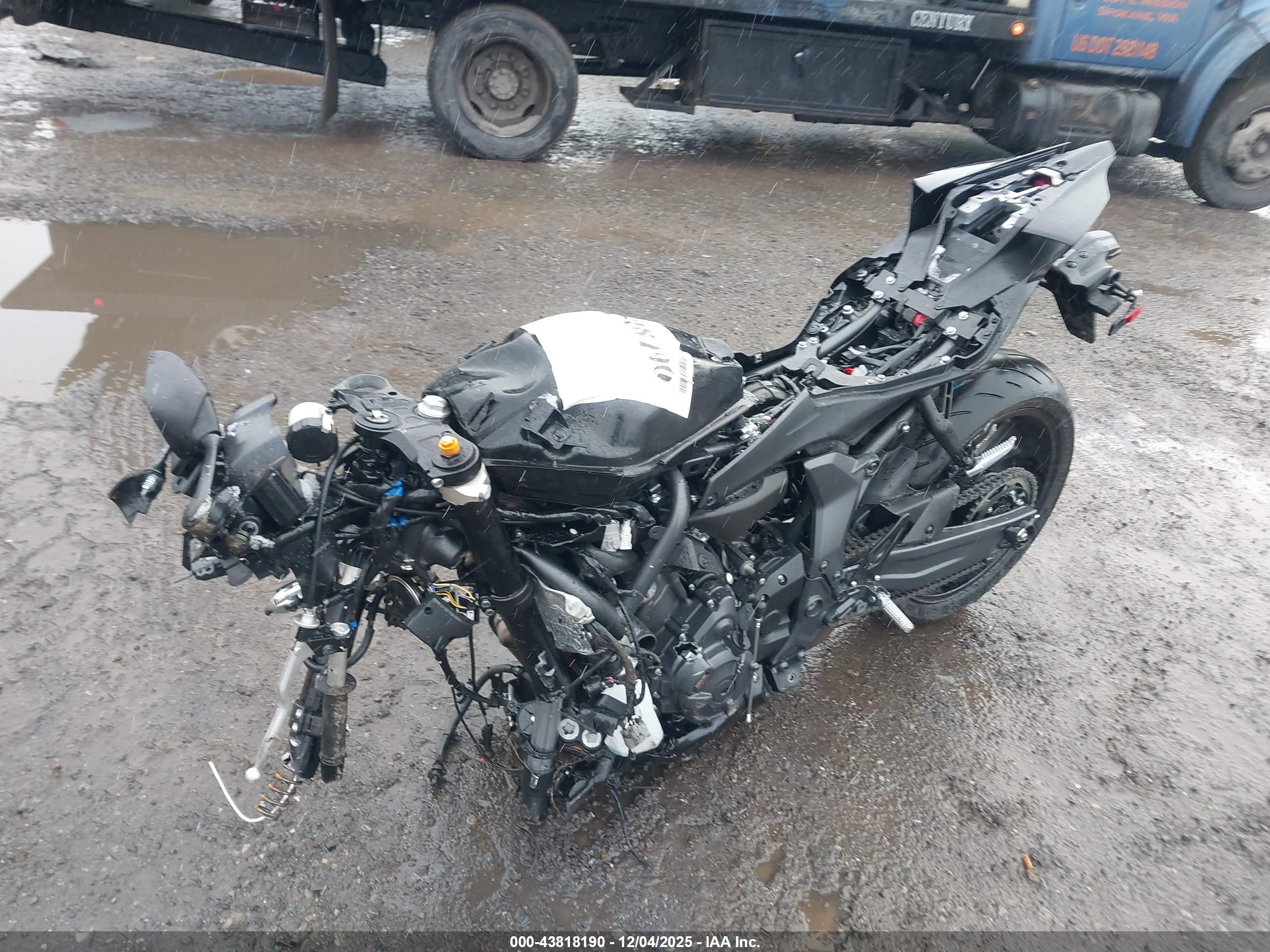 YAMAHA YZFR7 image 2