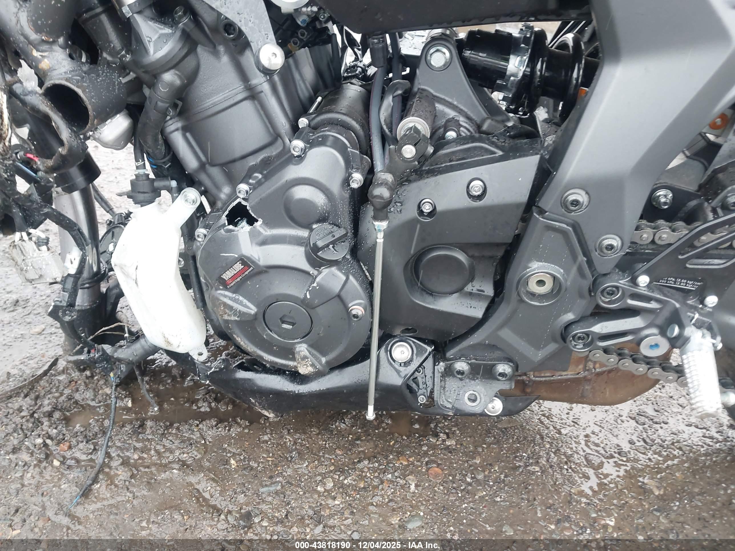 YAMAHA YZFR7 image 9