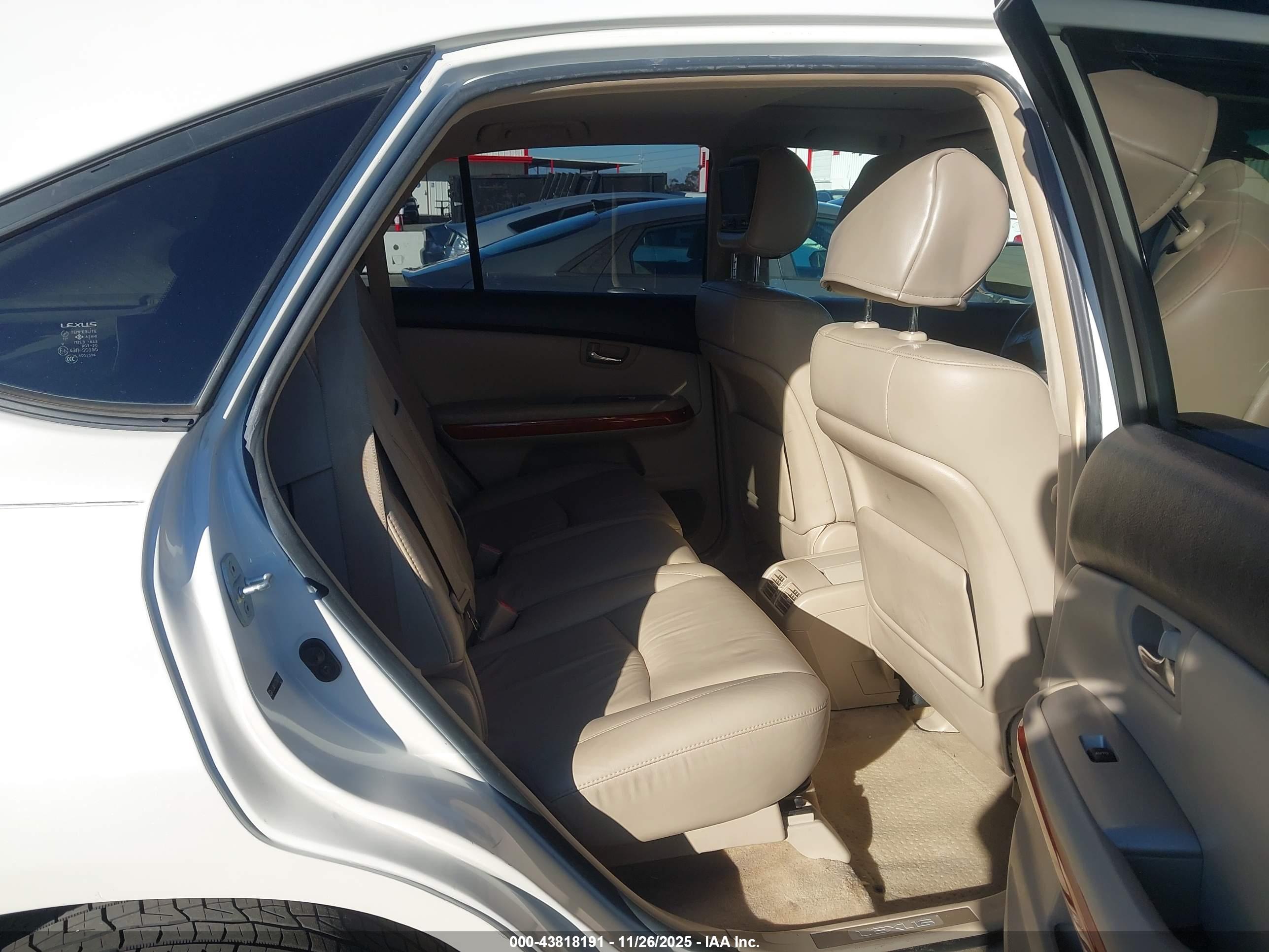 LEXUS RX image 8