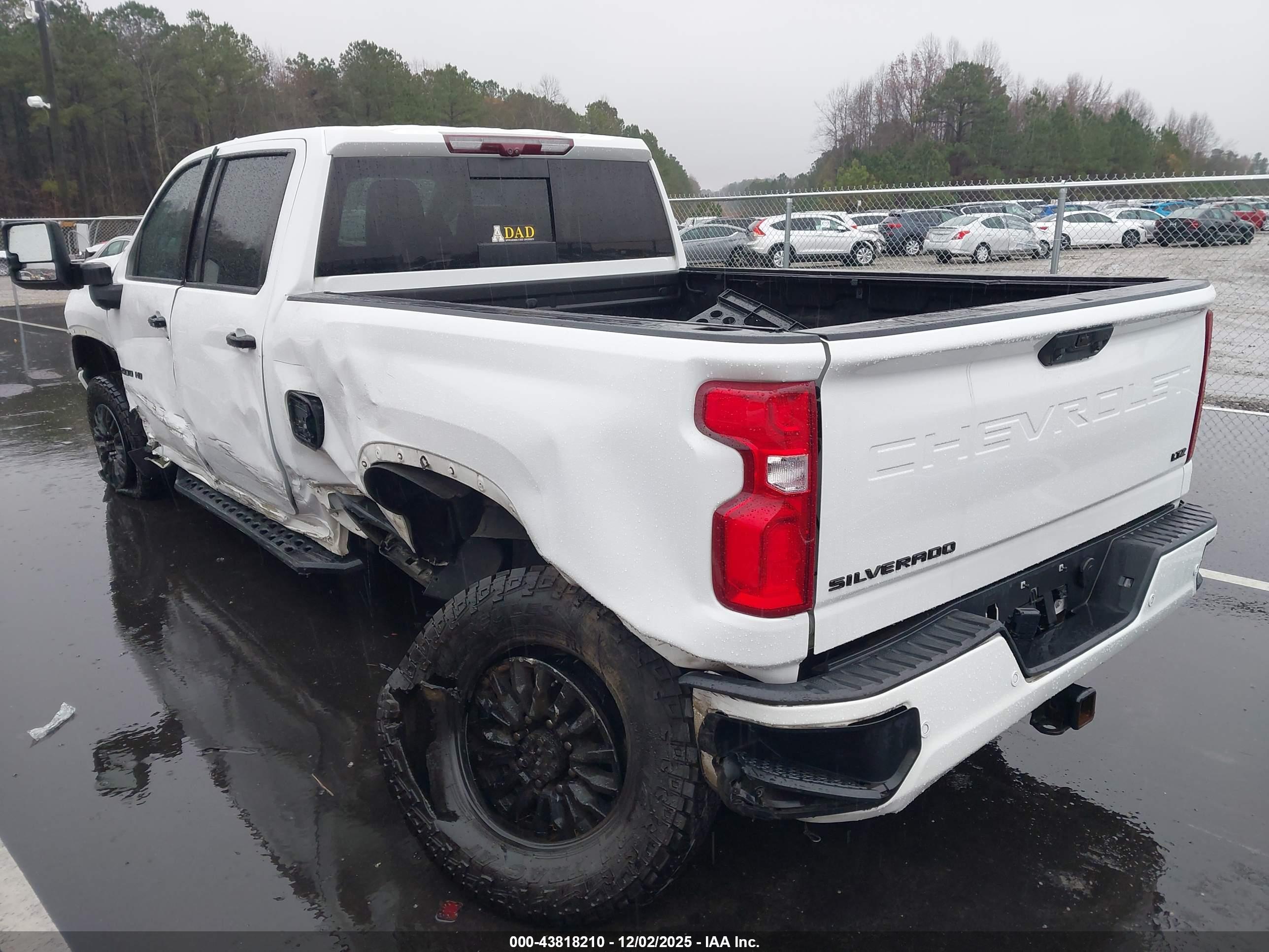 CHEVROLET SILVERADO image 3