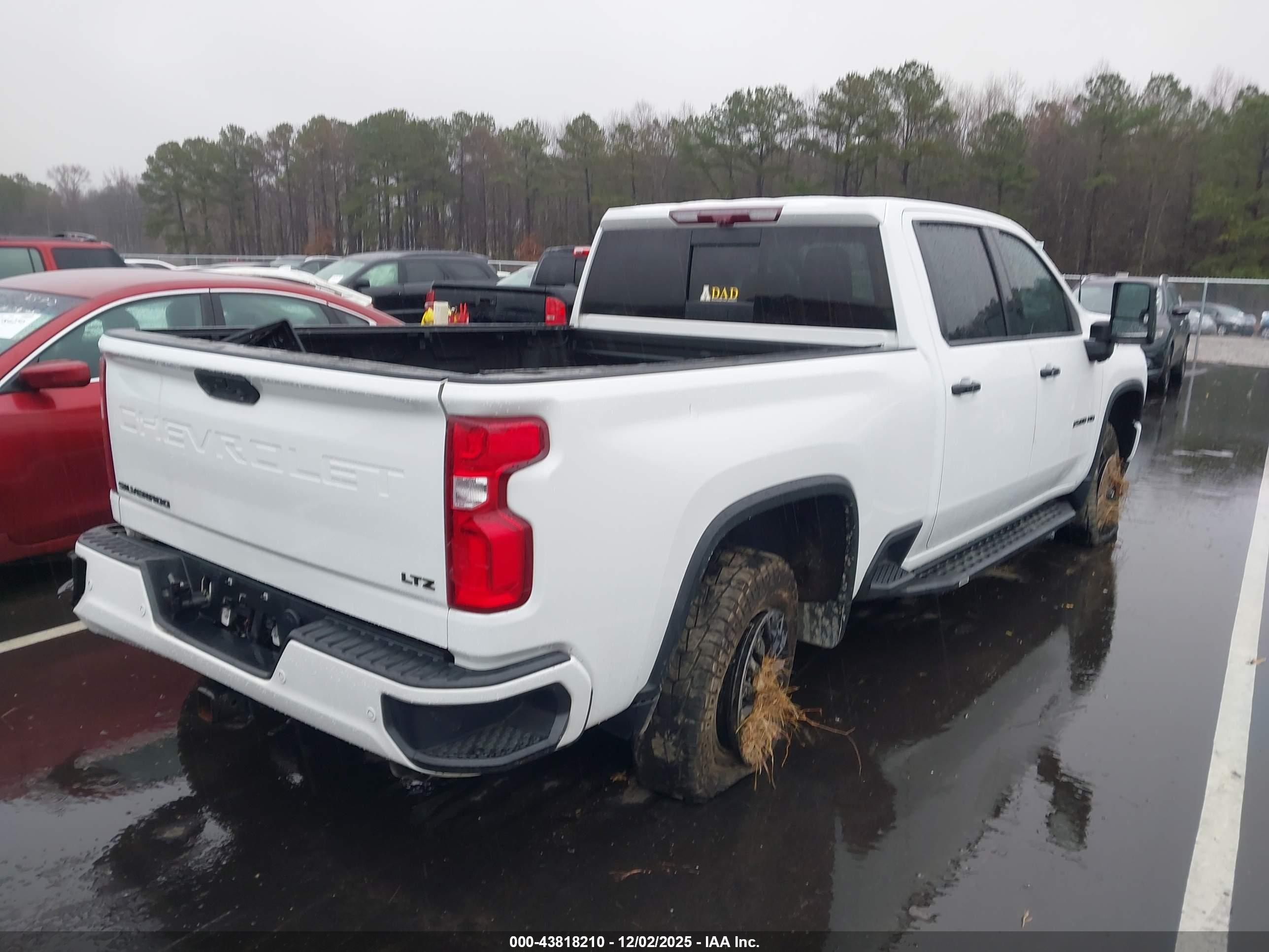 CHEVROLET SILVERADO image 4