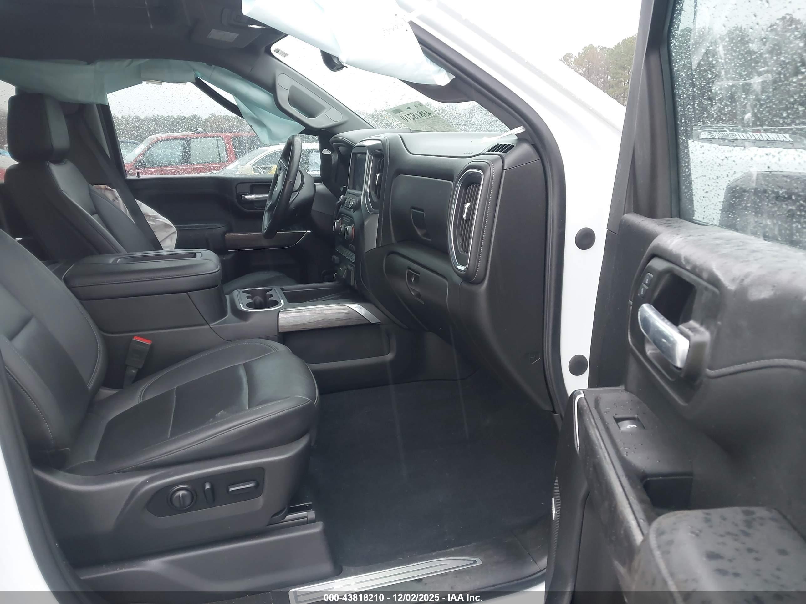 CHEVROLET SILVERADO image 5