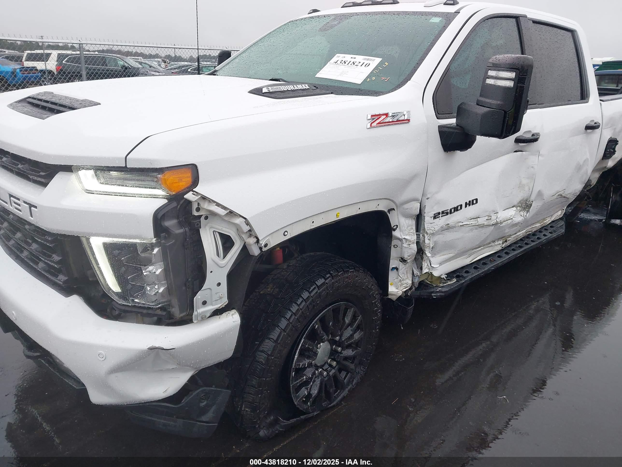 CHEVROLET SILVERADO image 6