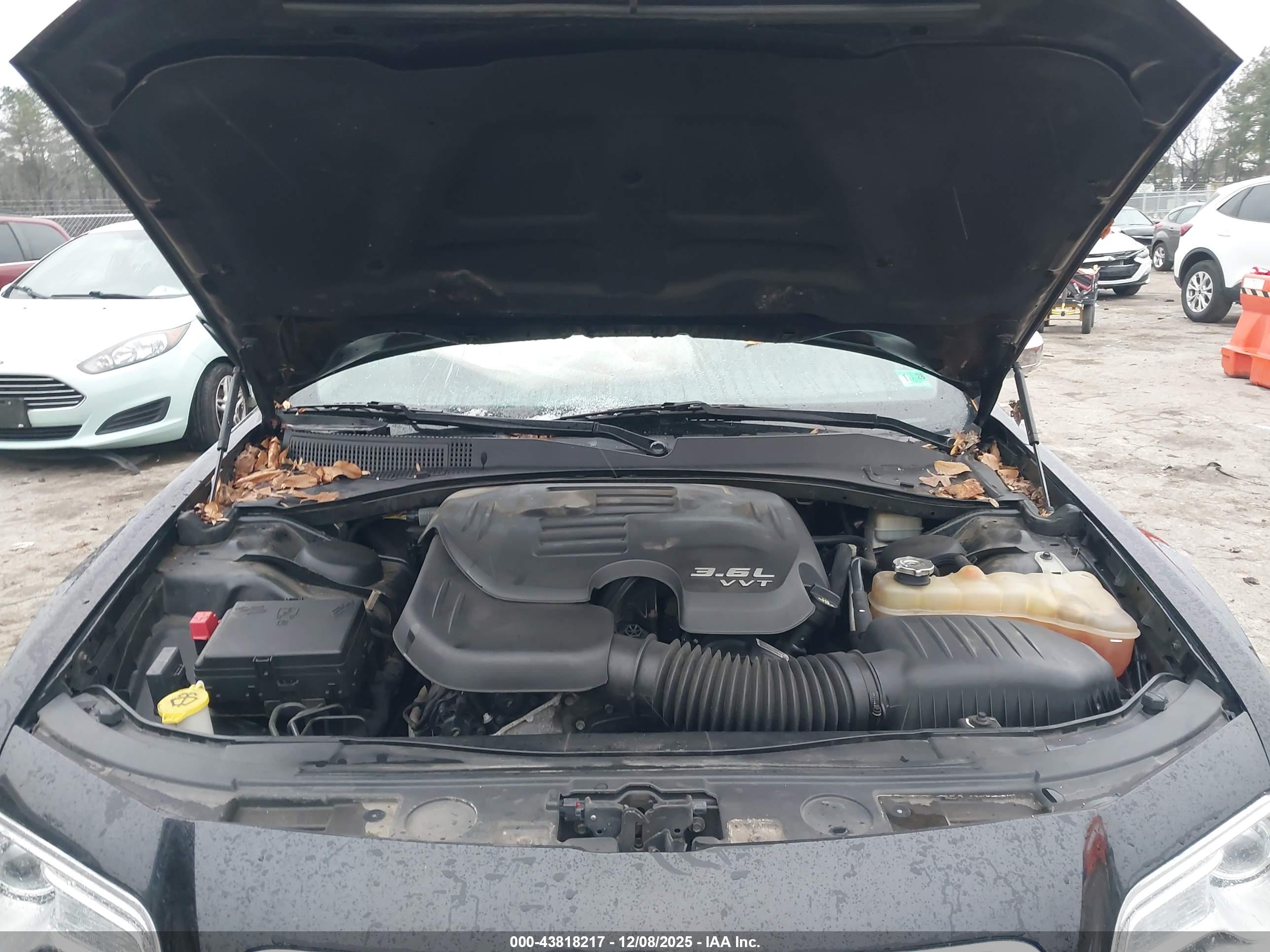 CHRYSLER 300C image 10