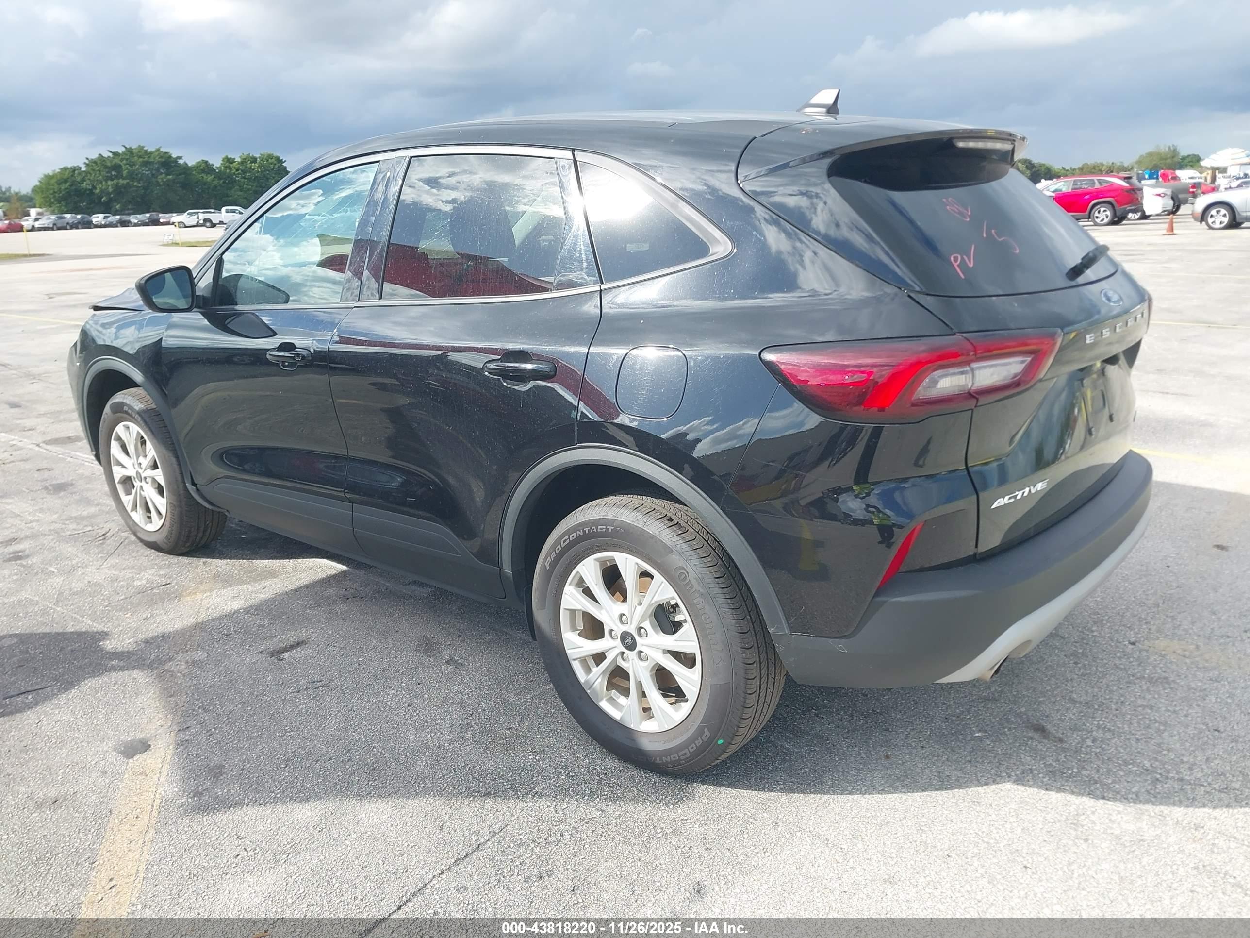 FORD ESCAPE image 3