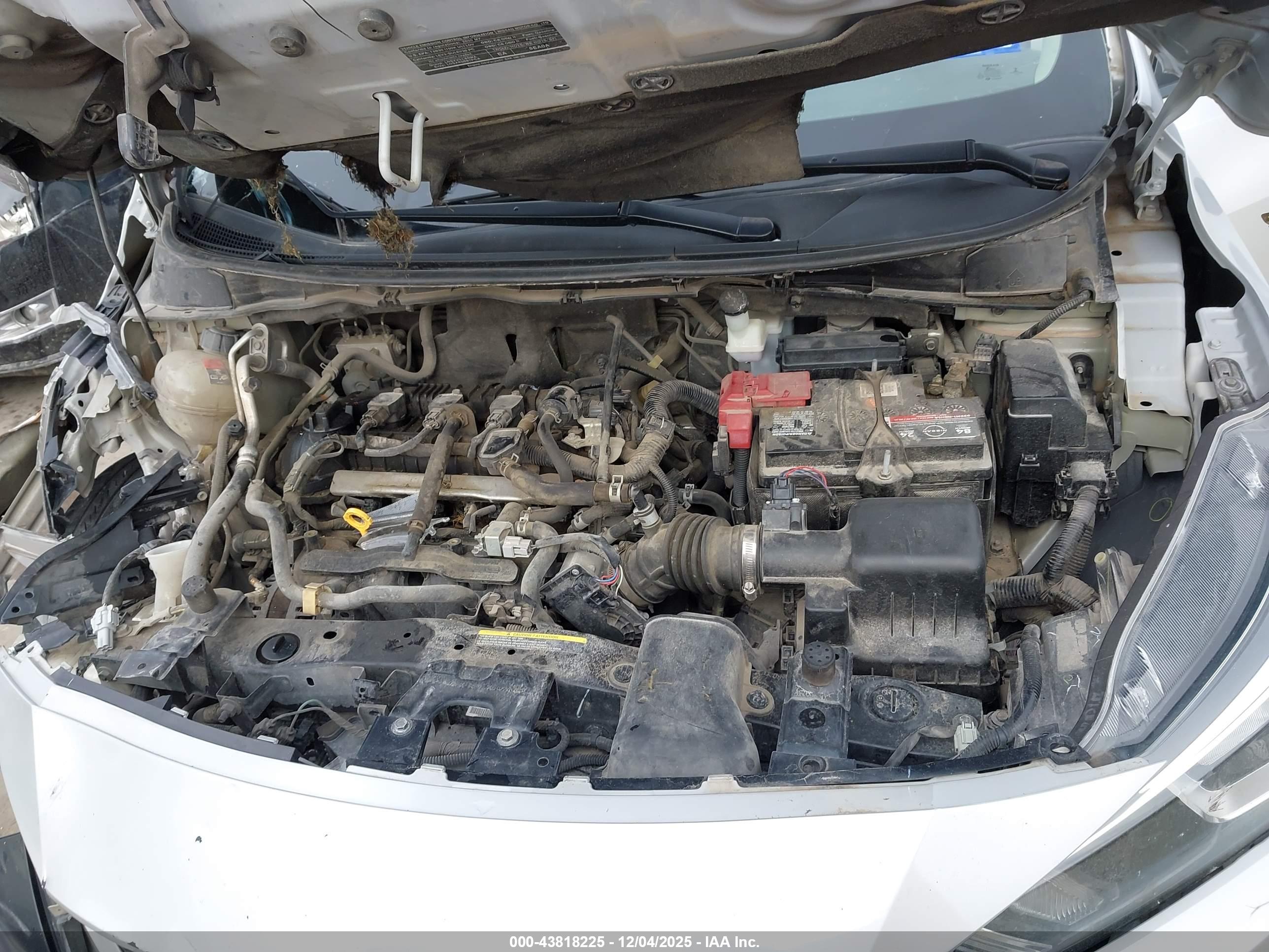 NISSAN VERSA image 10