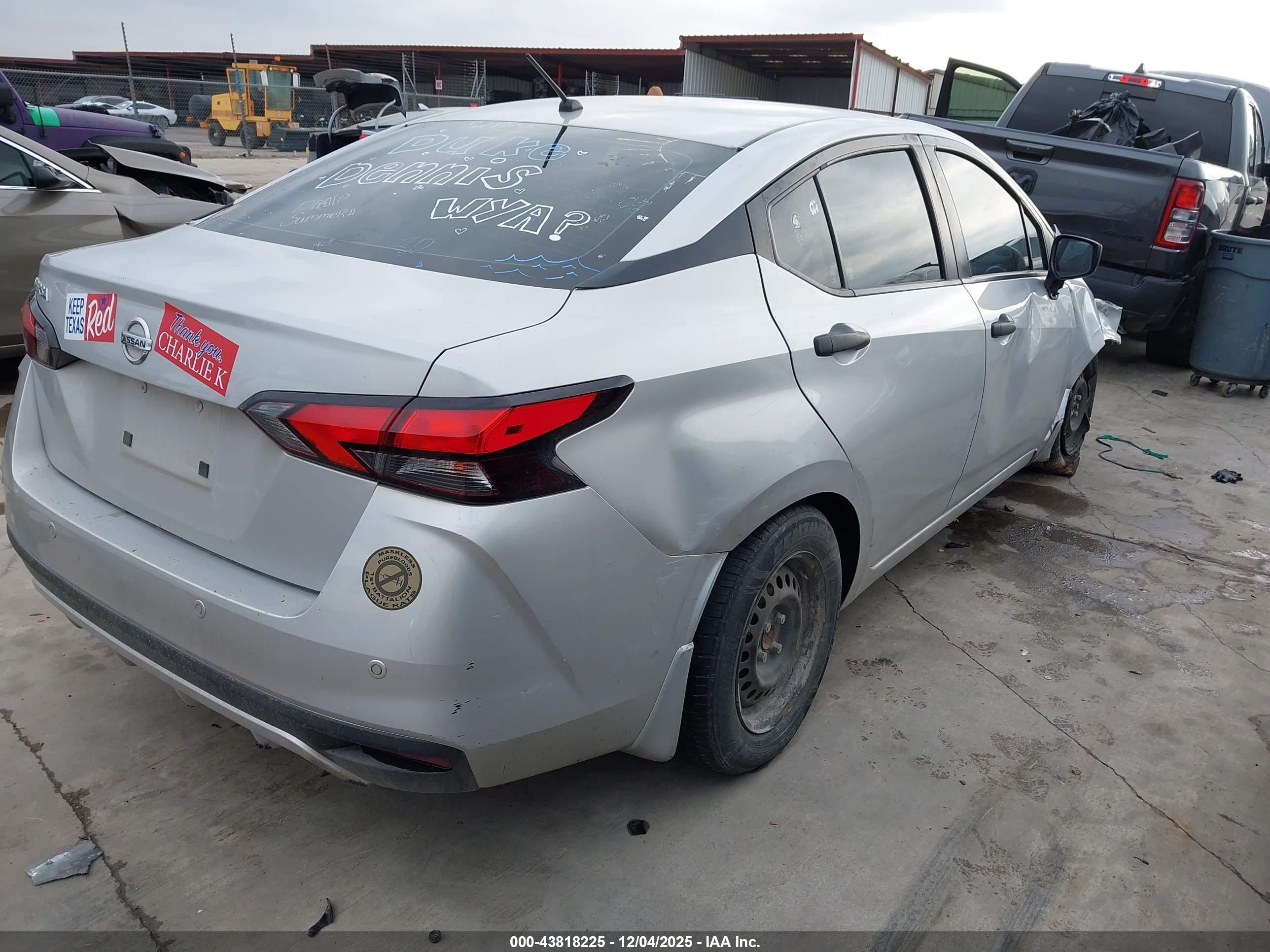 NISSAN VERSA image 4