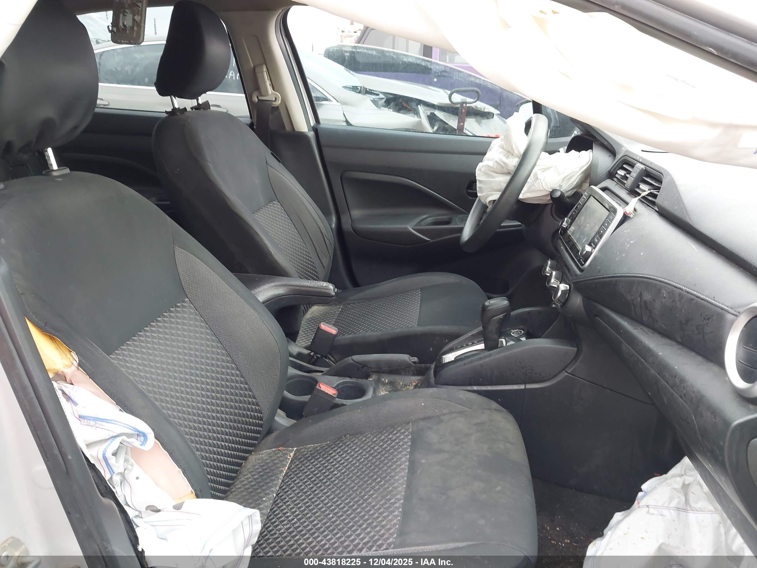 NISSAN VERSA image 5