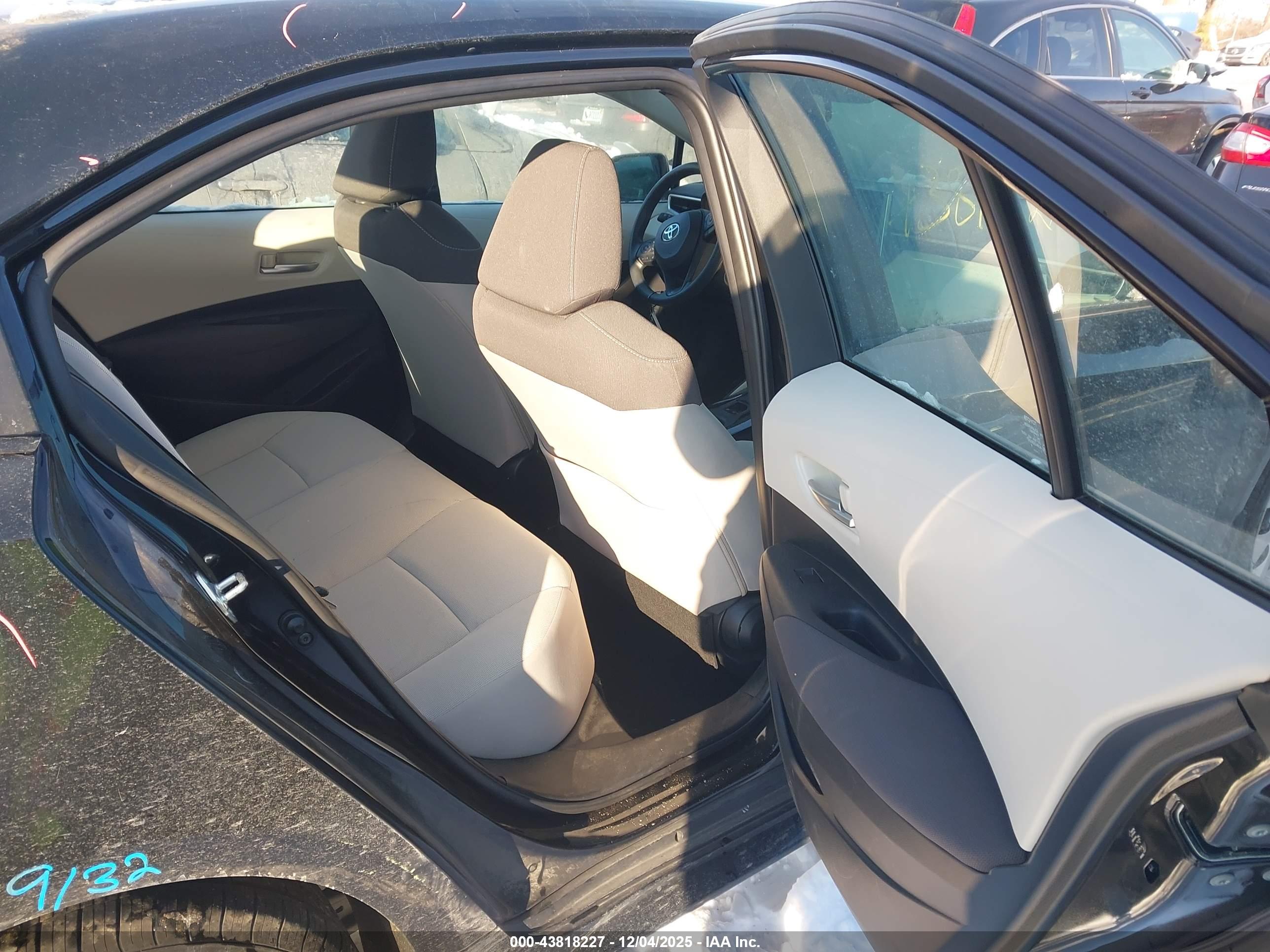 TOYOTA COROLLA image 8