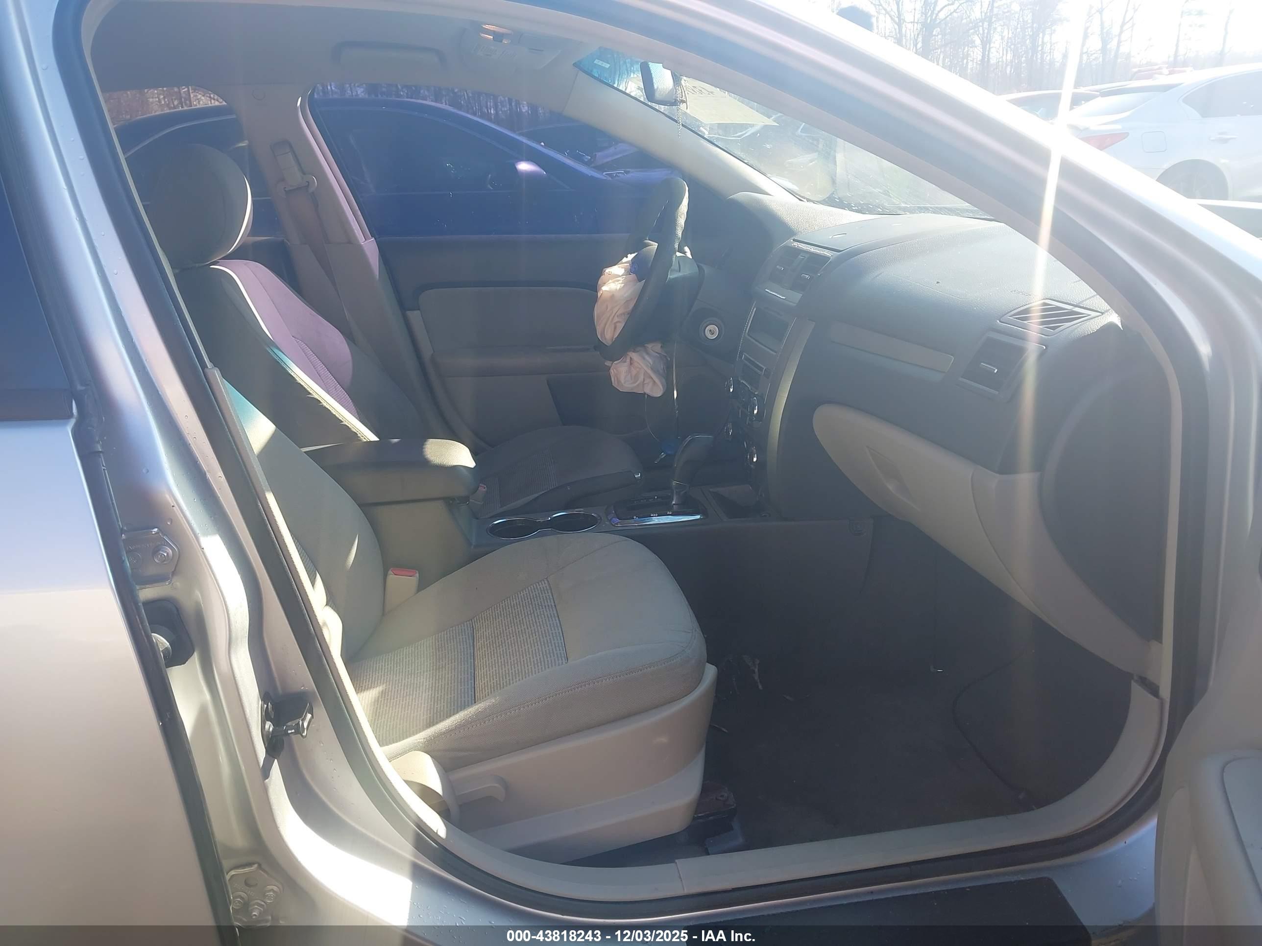 FORD FUSION image 5