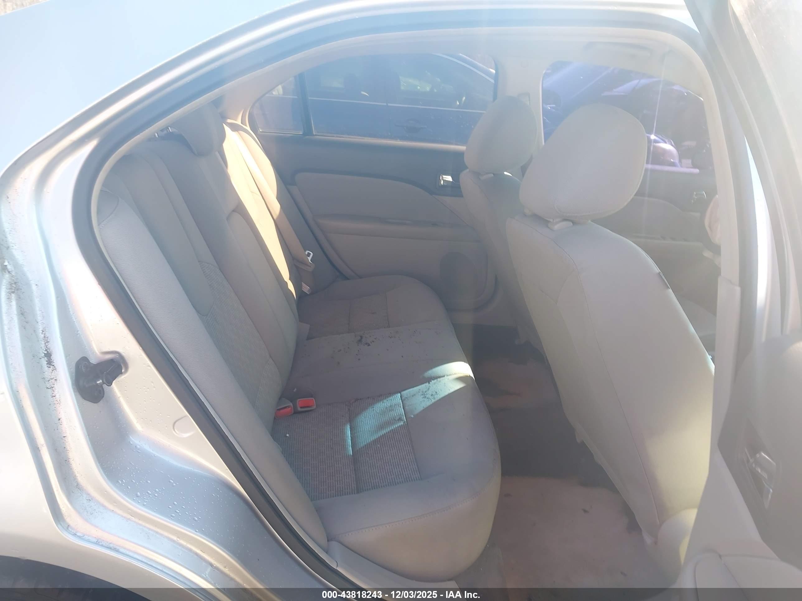 FORD FUSION image 8