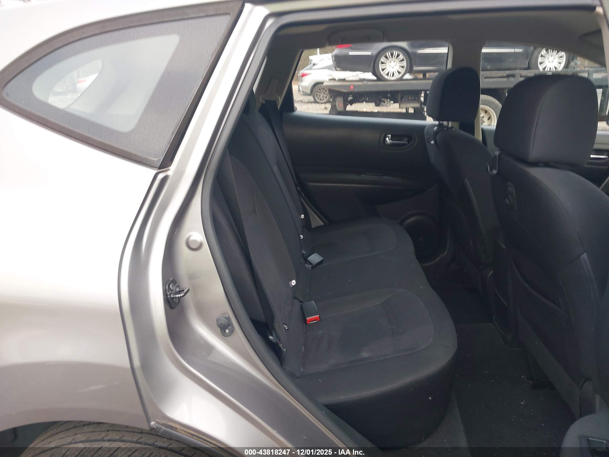 NISSAN ROGUE image 8