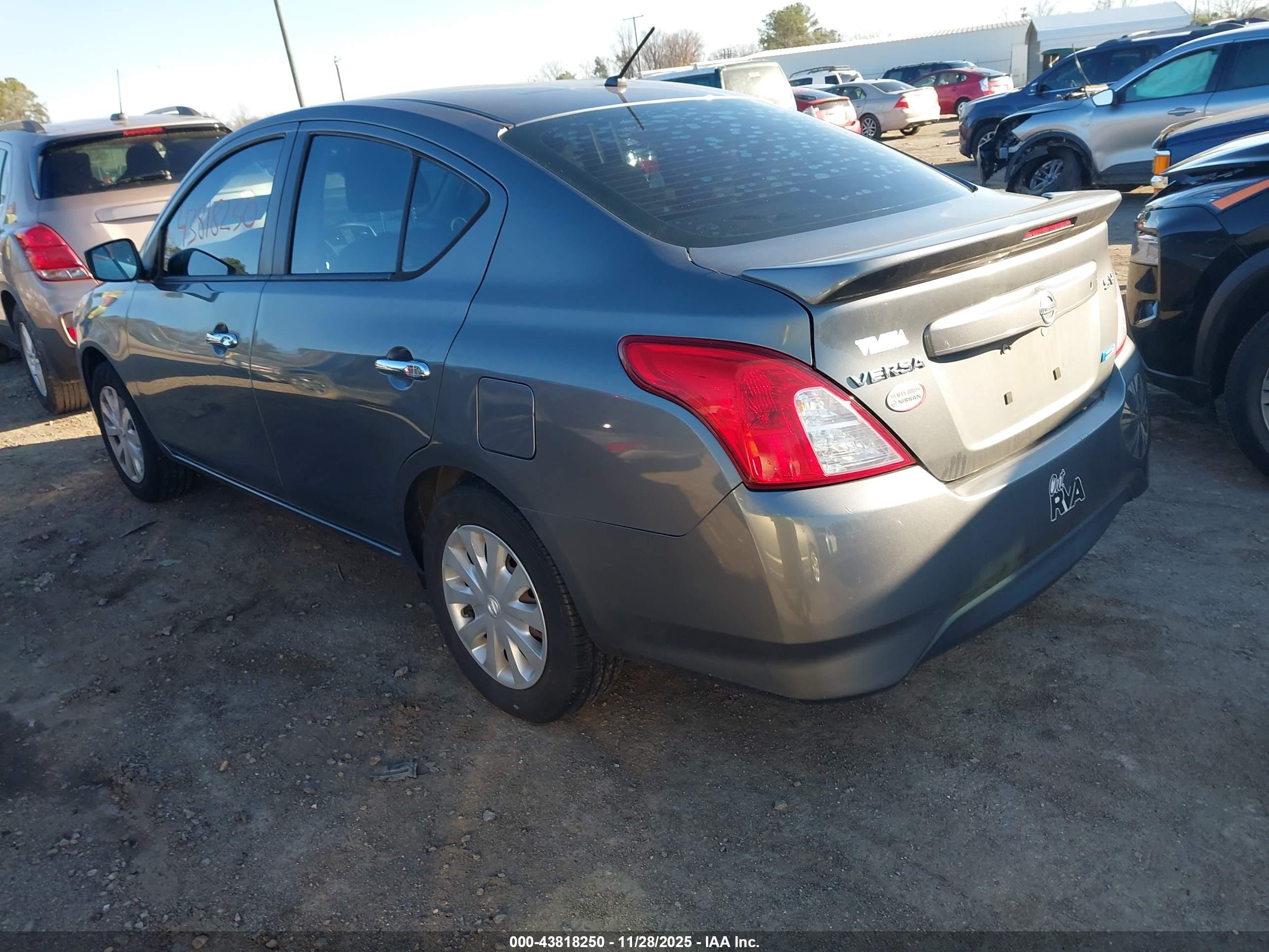 NISSAN VERSA image 3