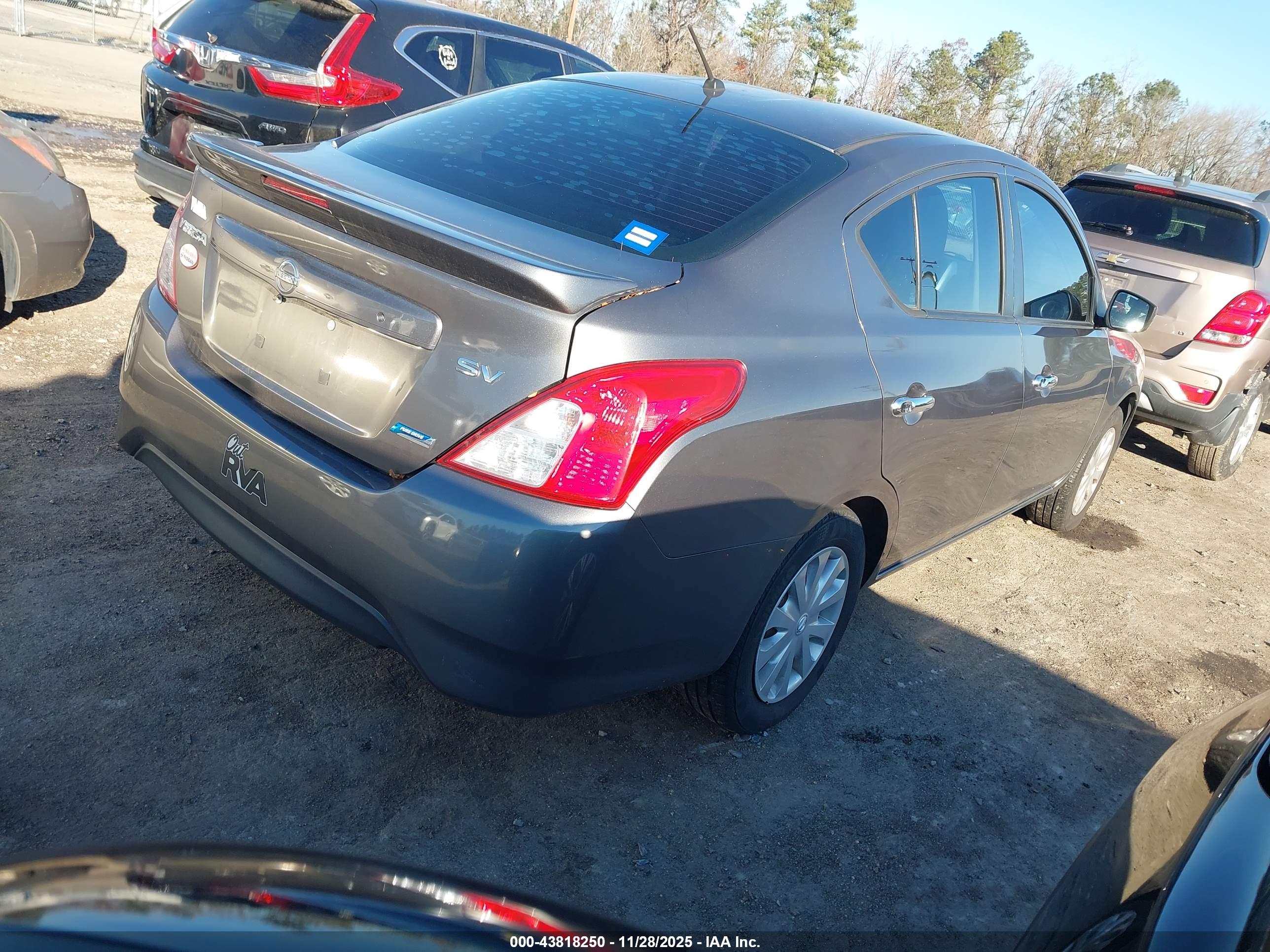 NISSAN VERSA image 4