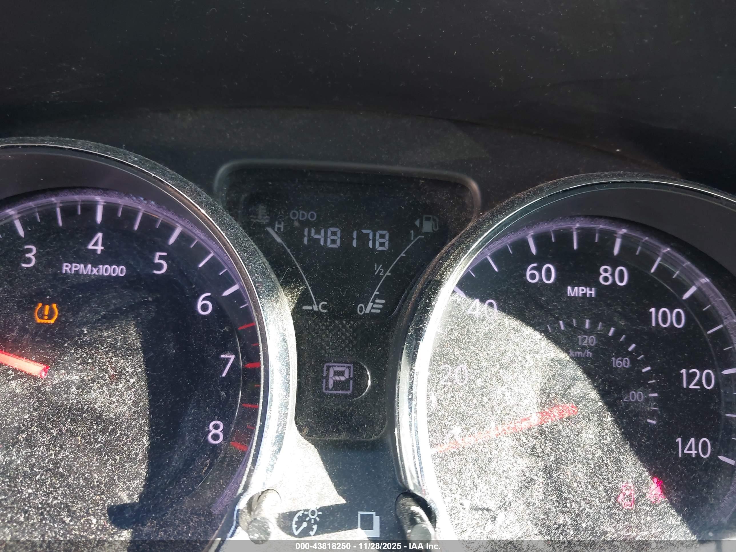 NISSAN VERSA image 7