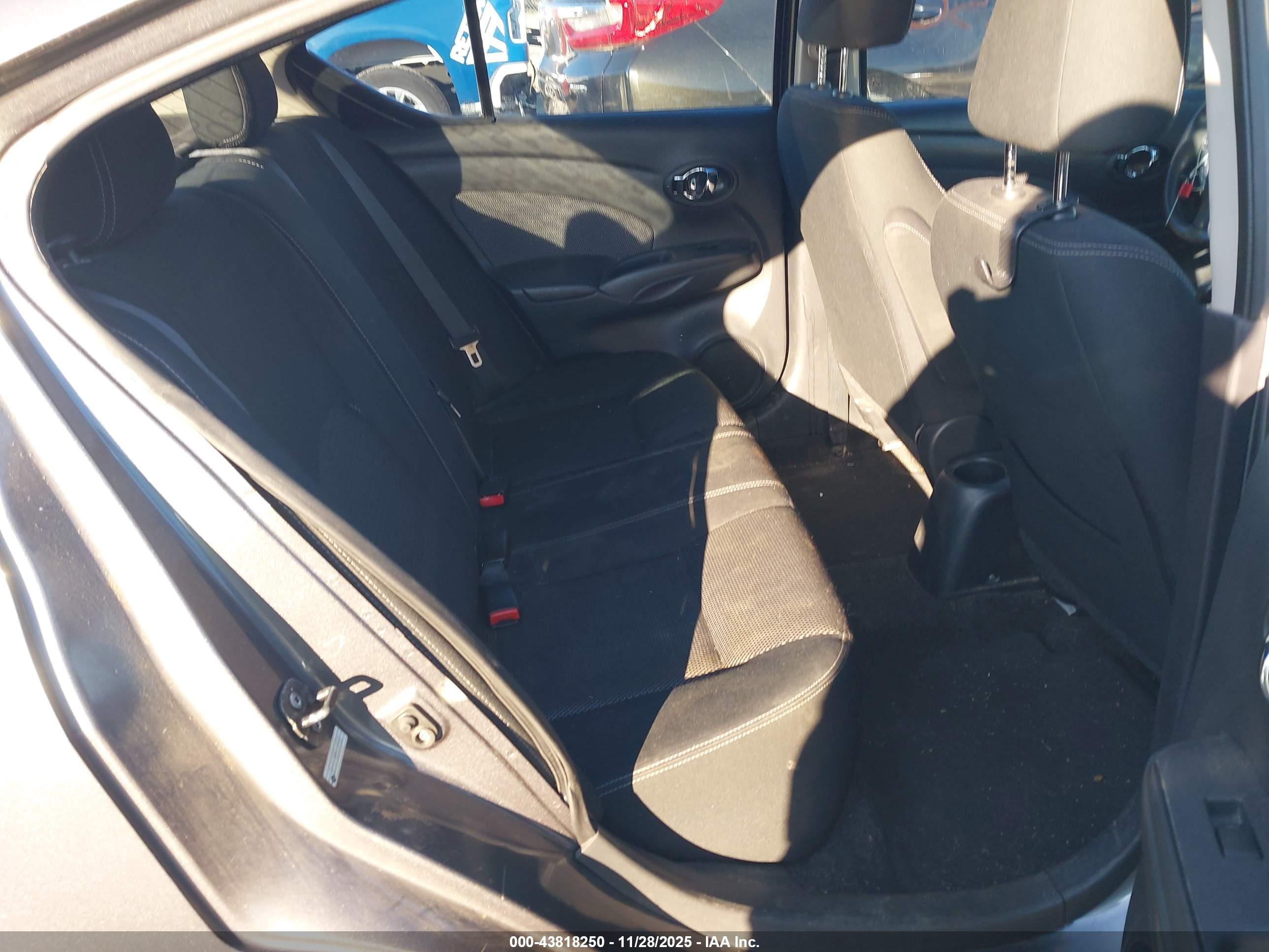 NISSAN VERSA image 8