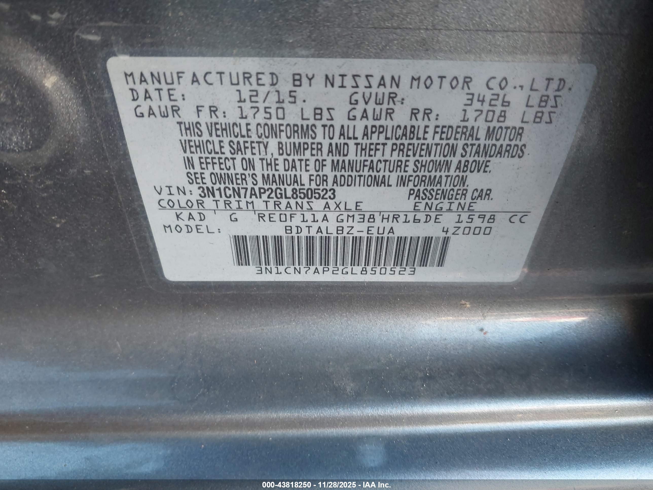NISSAN VERSA image 9