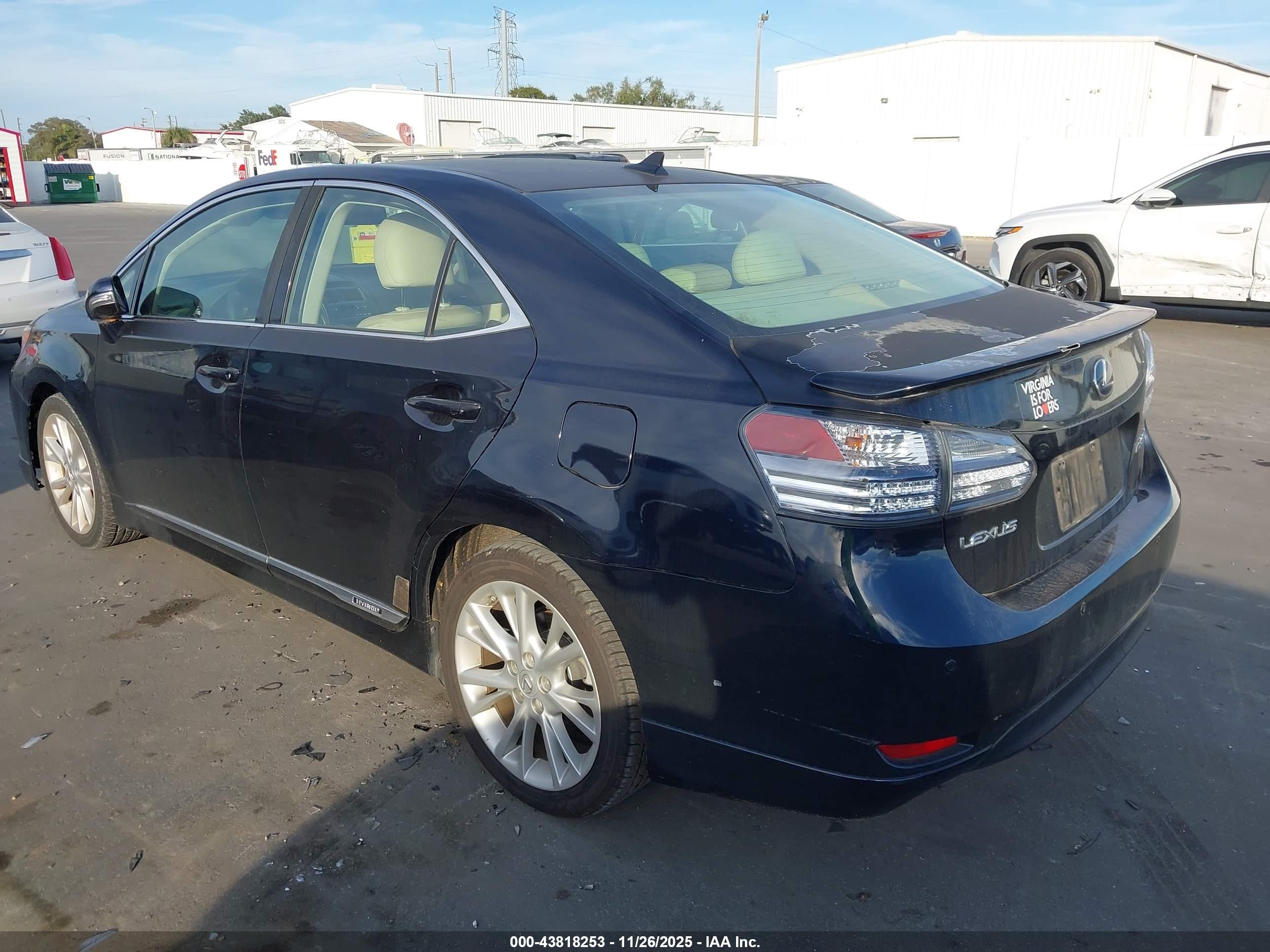 LEXUS HS image 3