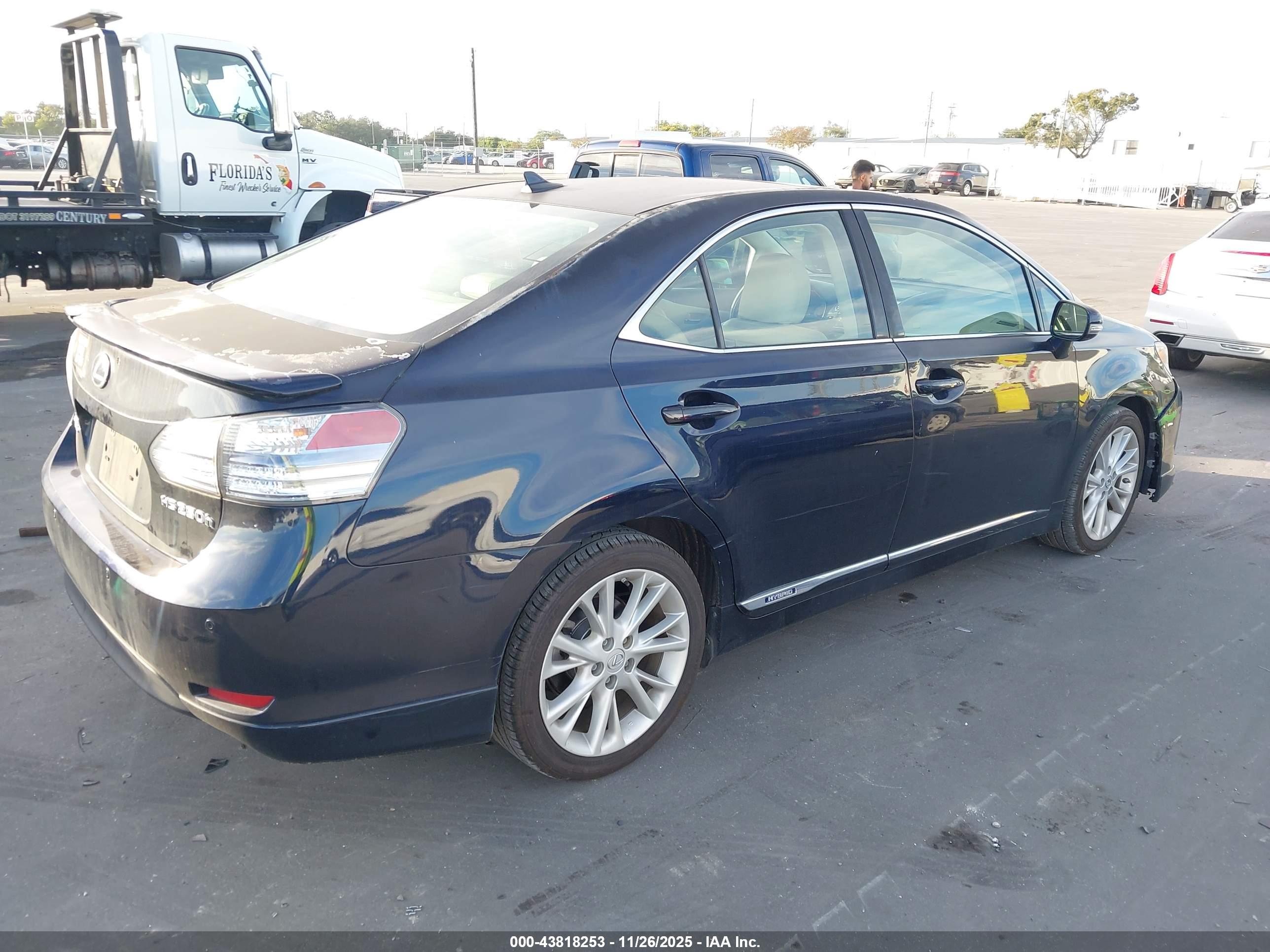 LEXUS HS image 4