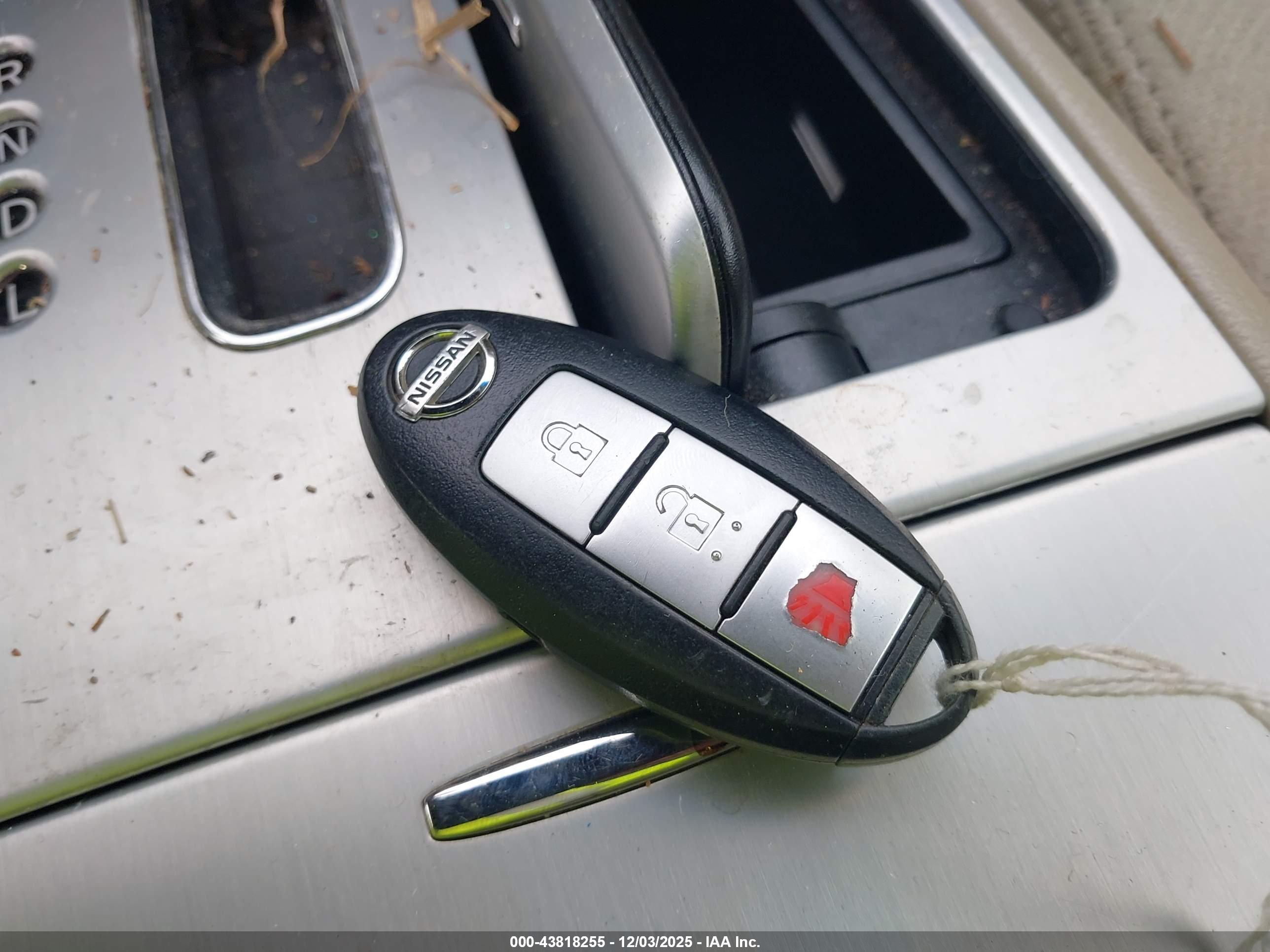 NISSAN MURANO image 11