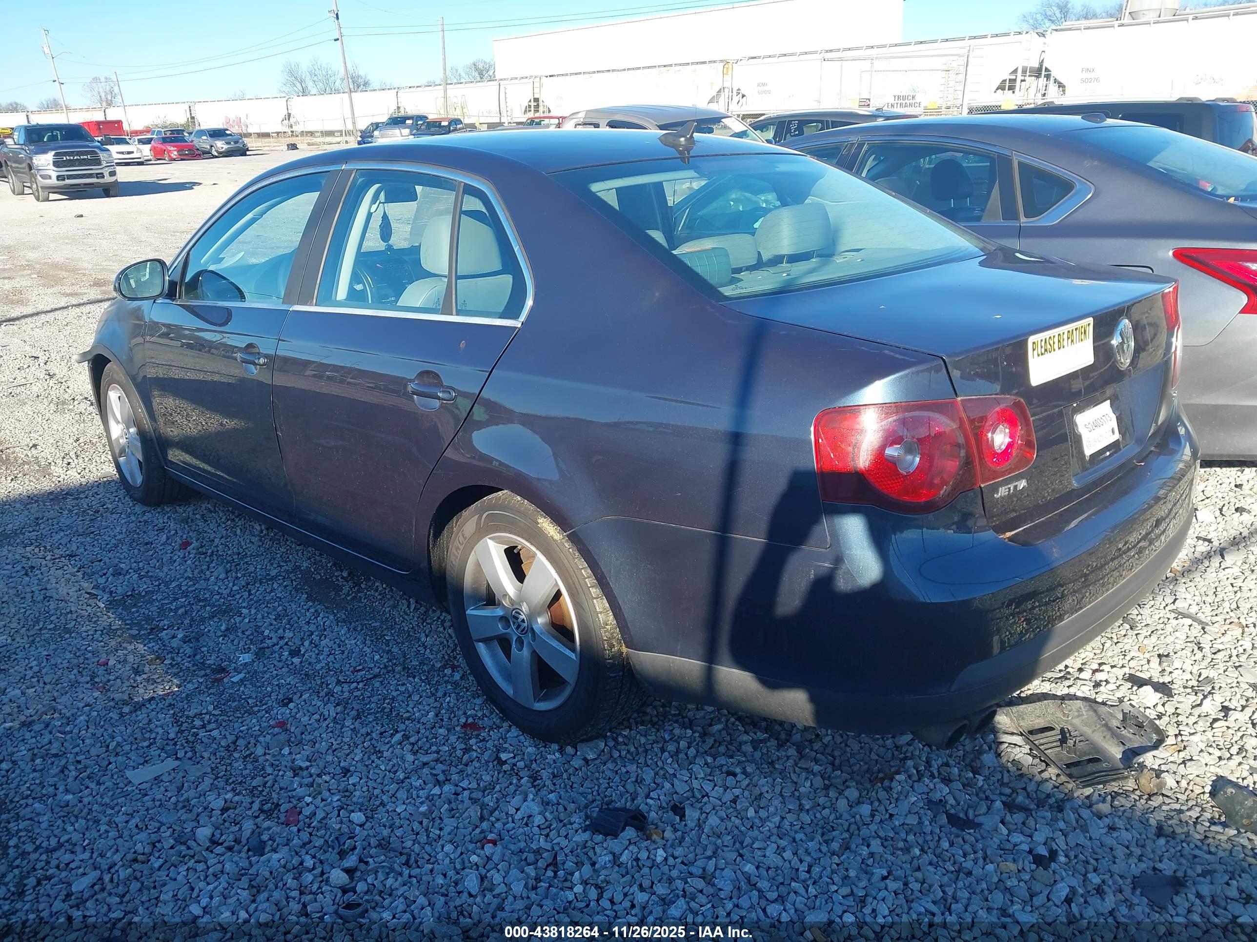VOLKSWAGEN JETTA image 3