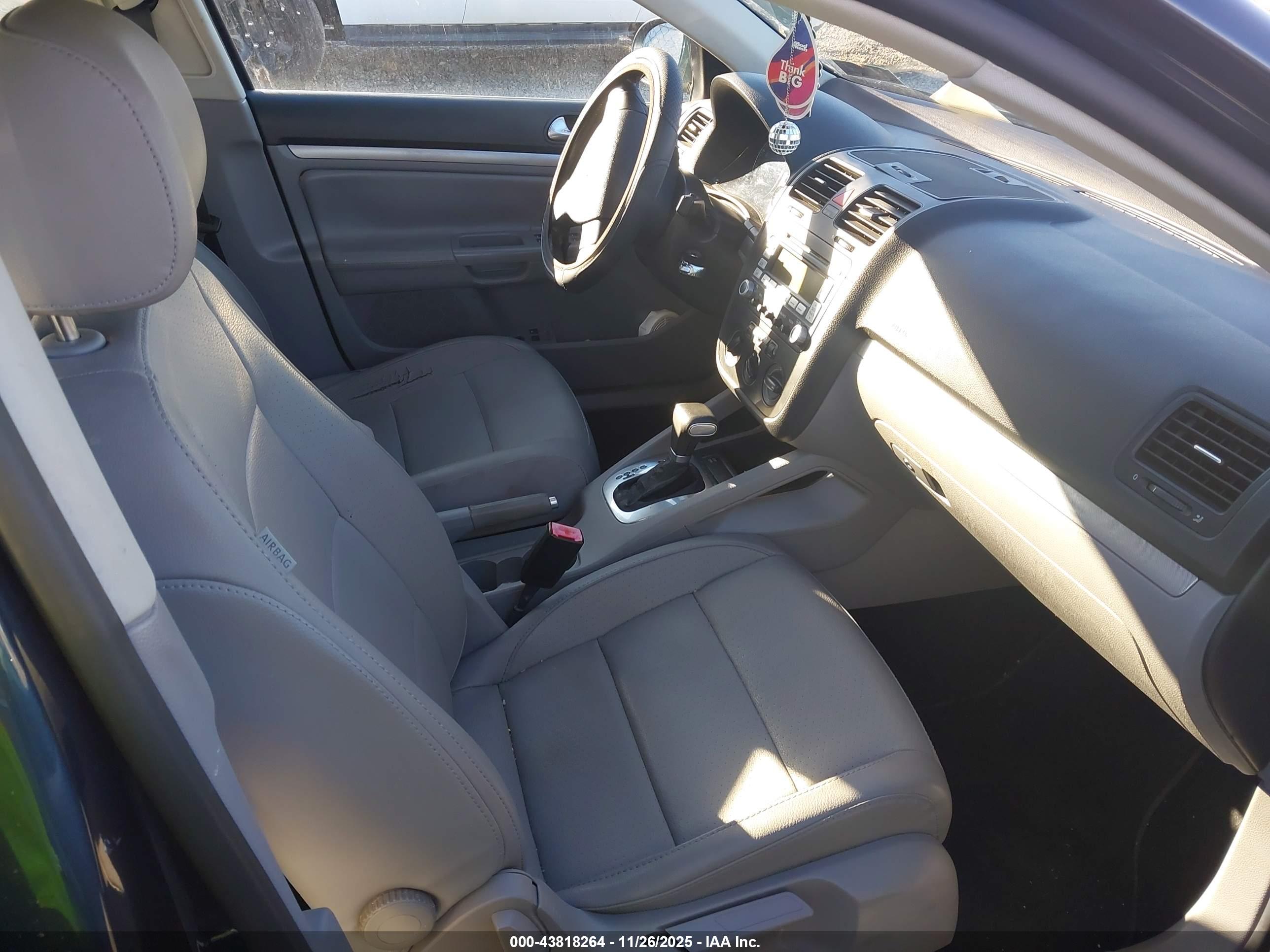 VOLKSWAGEN JETTA image 5