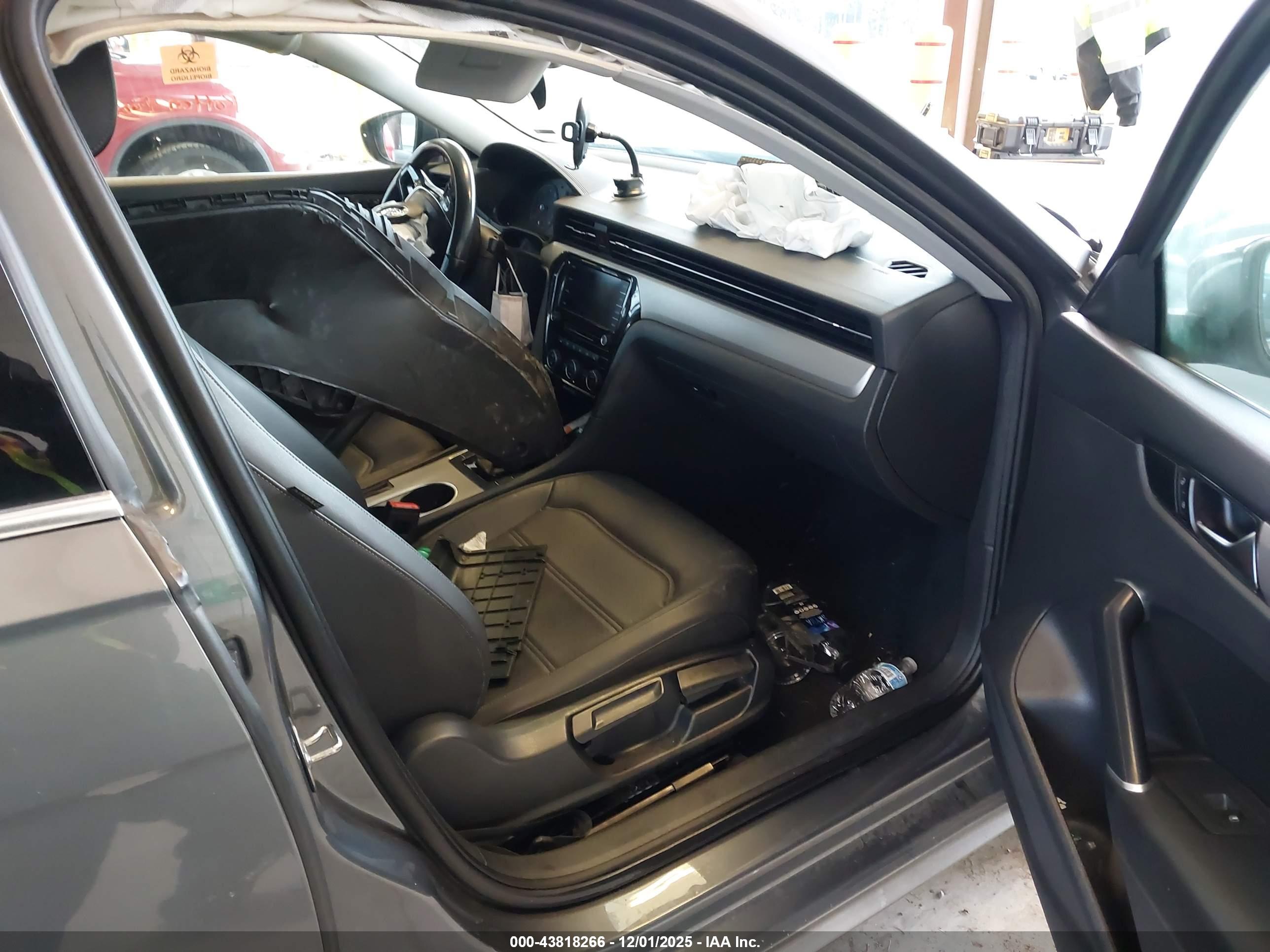 VOLKSWAGEN PASSAT image 5