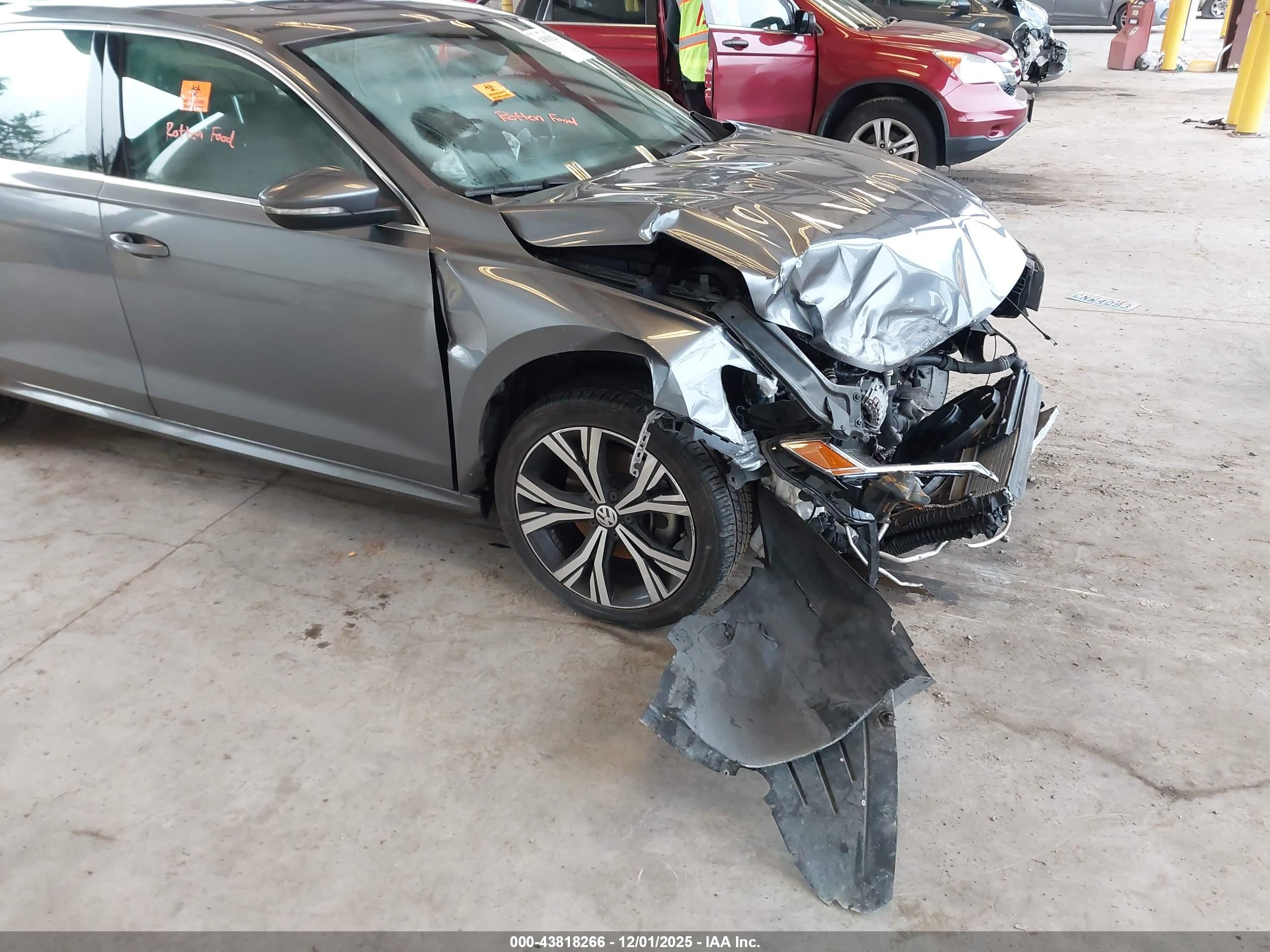 VOLKSWAGEN PASSAT image 6