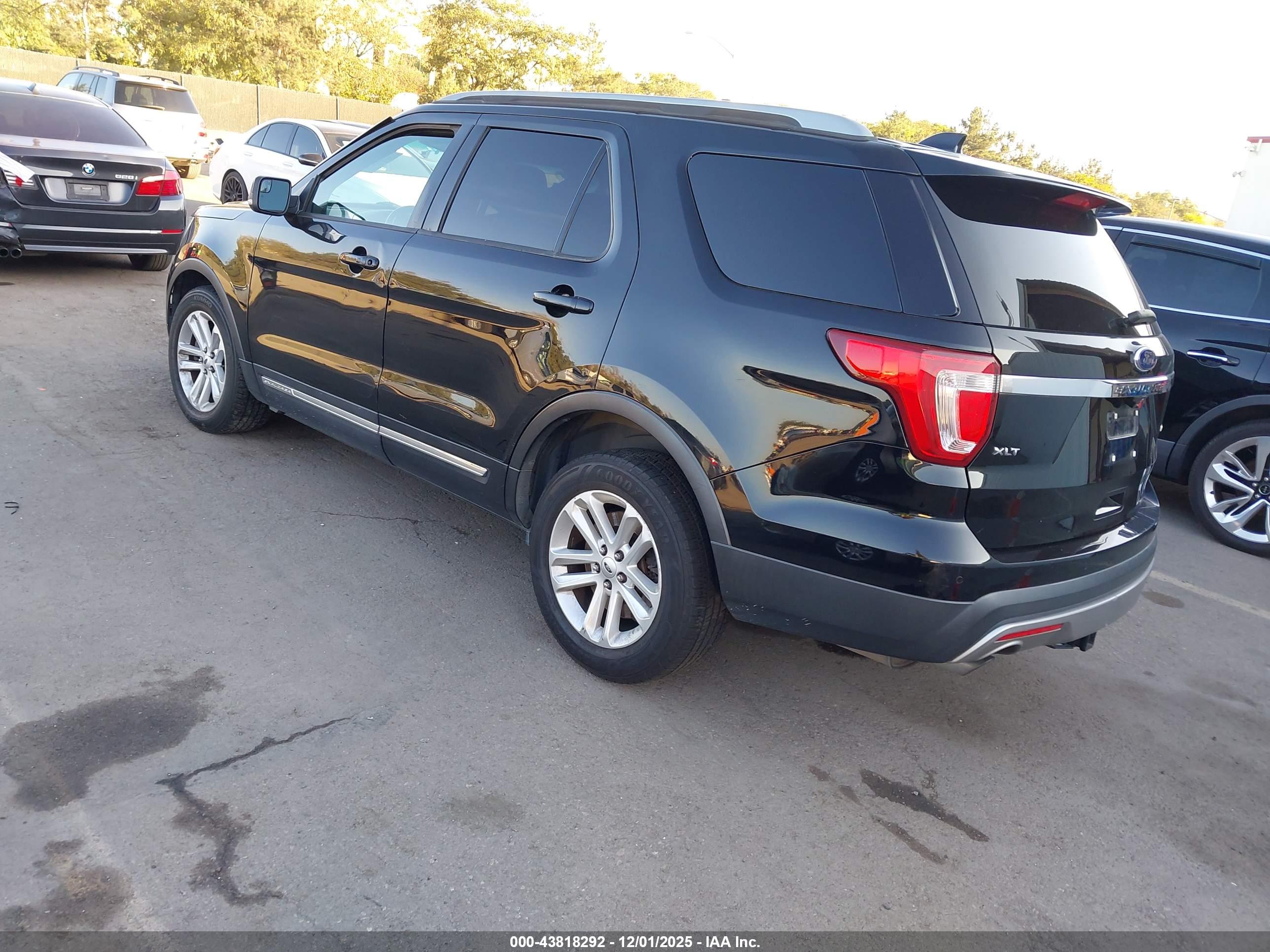 FORD EXPLORER image 3