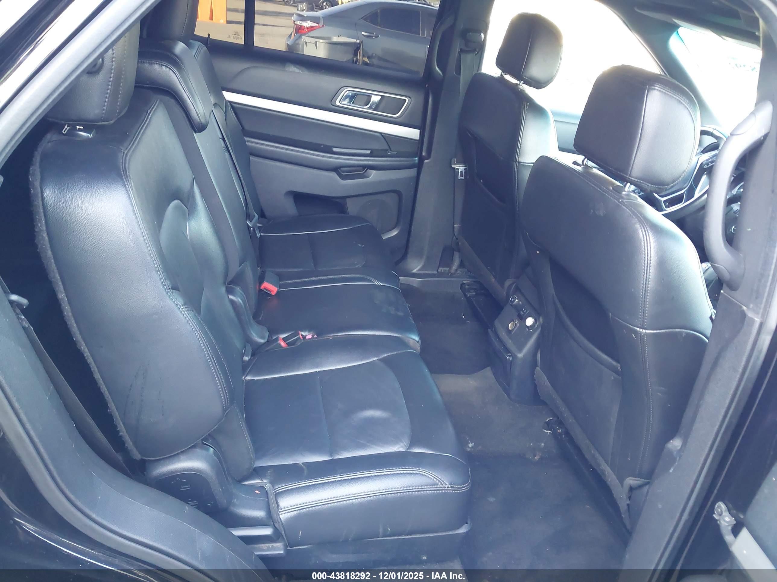 FORD EXPLORER image 8