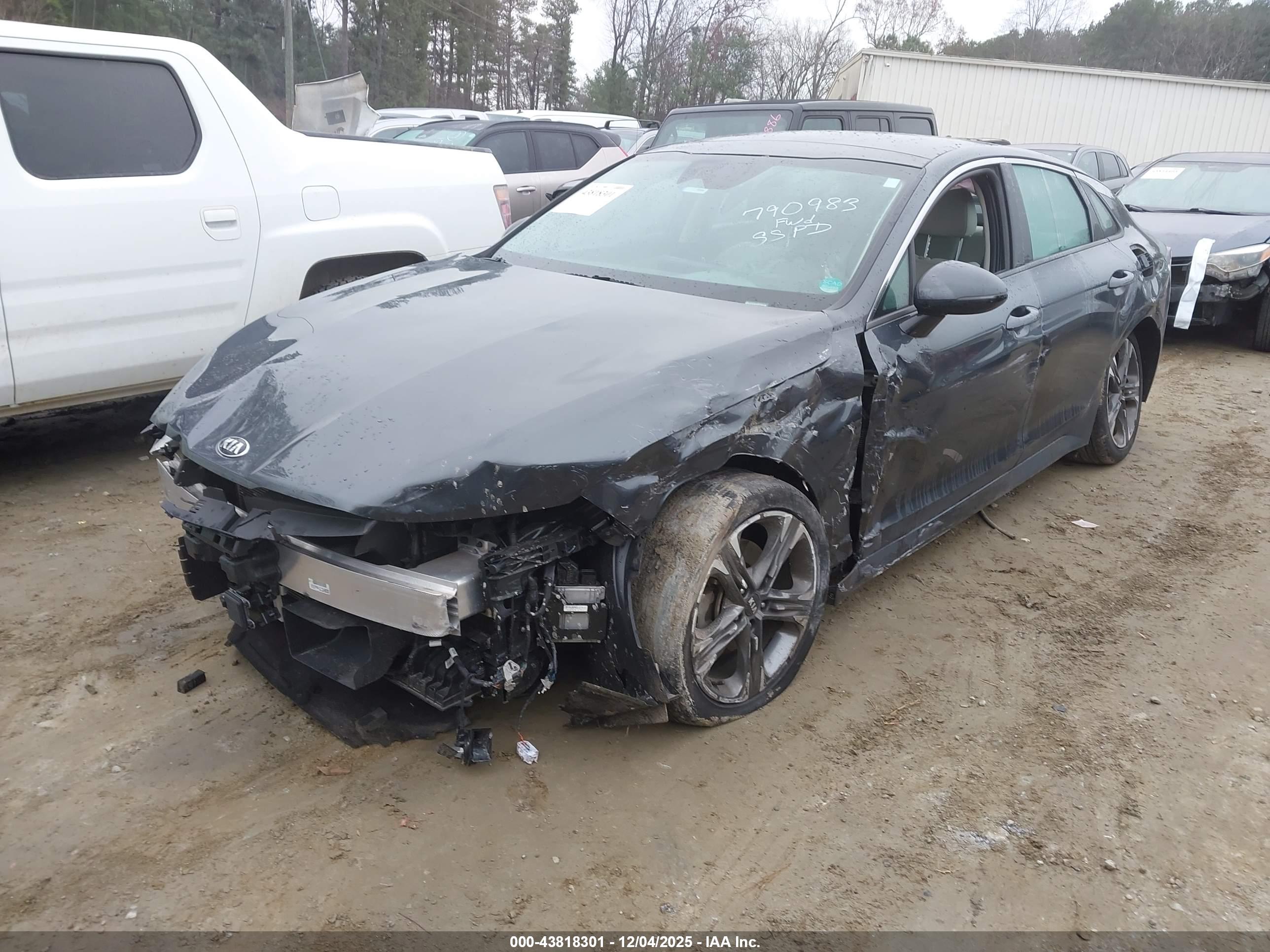 KIA K5 image 2
