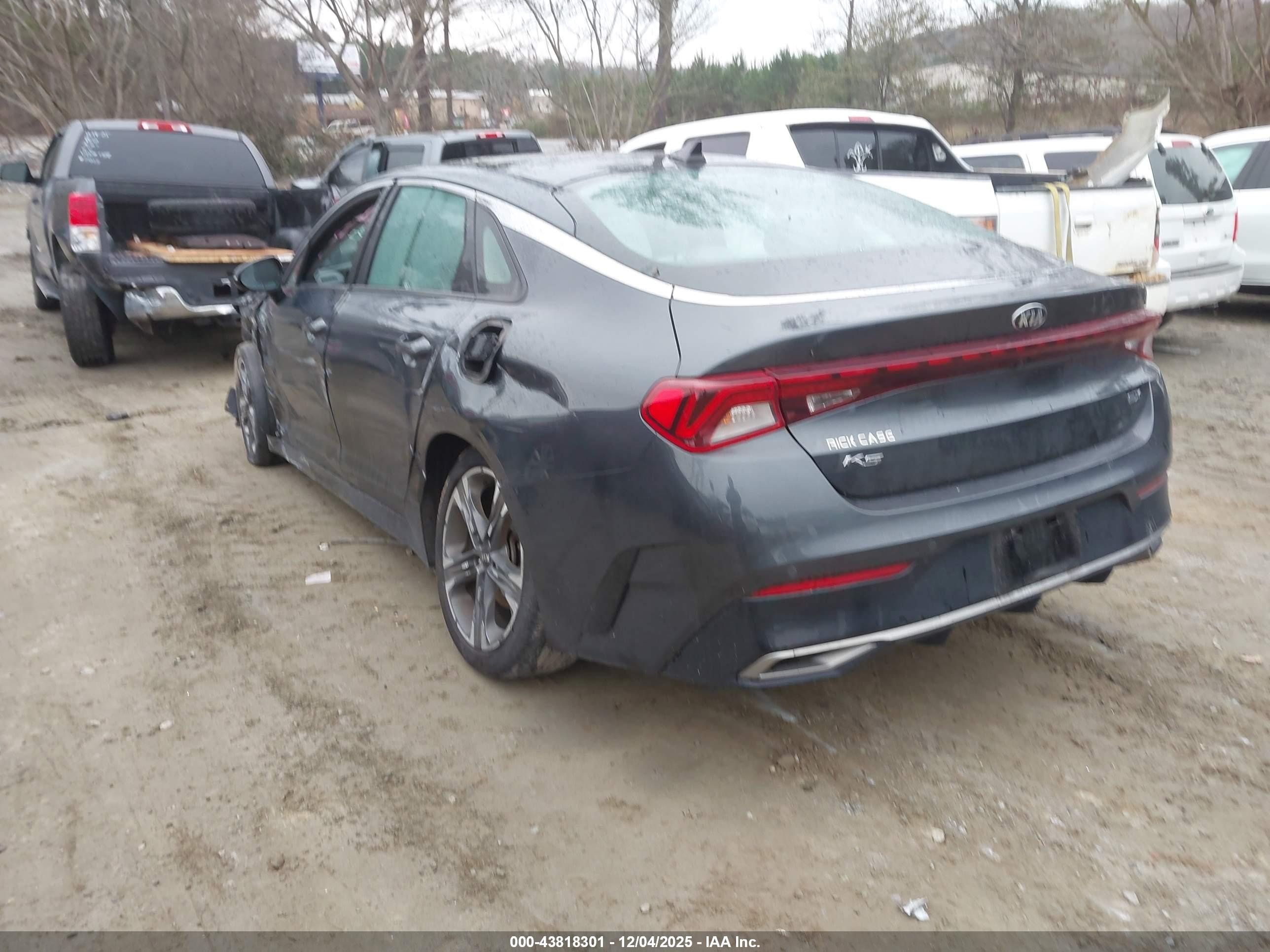 KIA K5 image 3