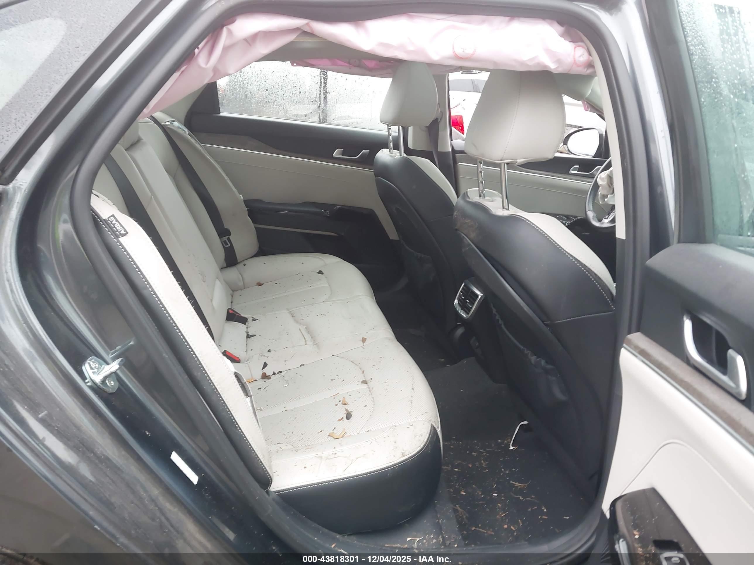 KIA K5 image 8