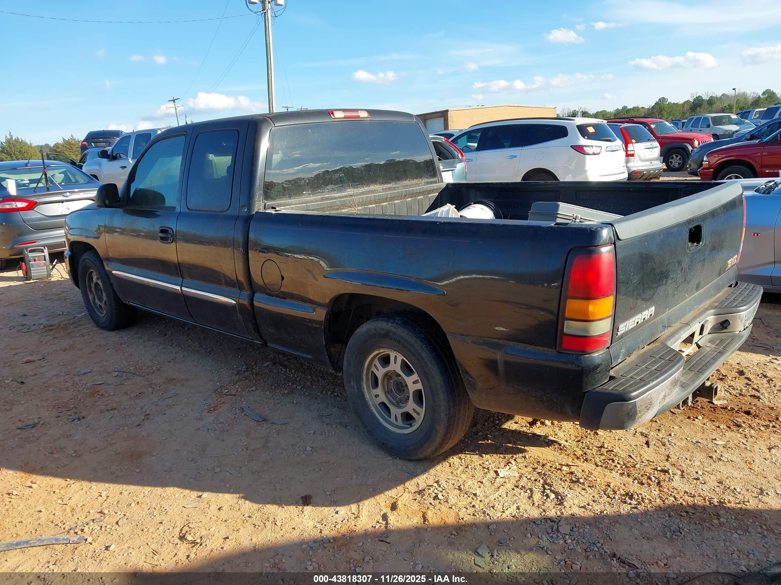 GMC SIERRA image 3