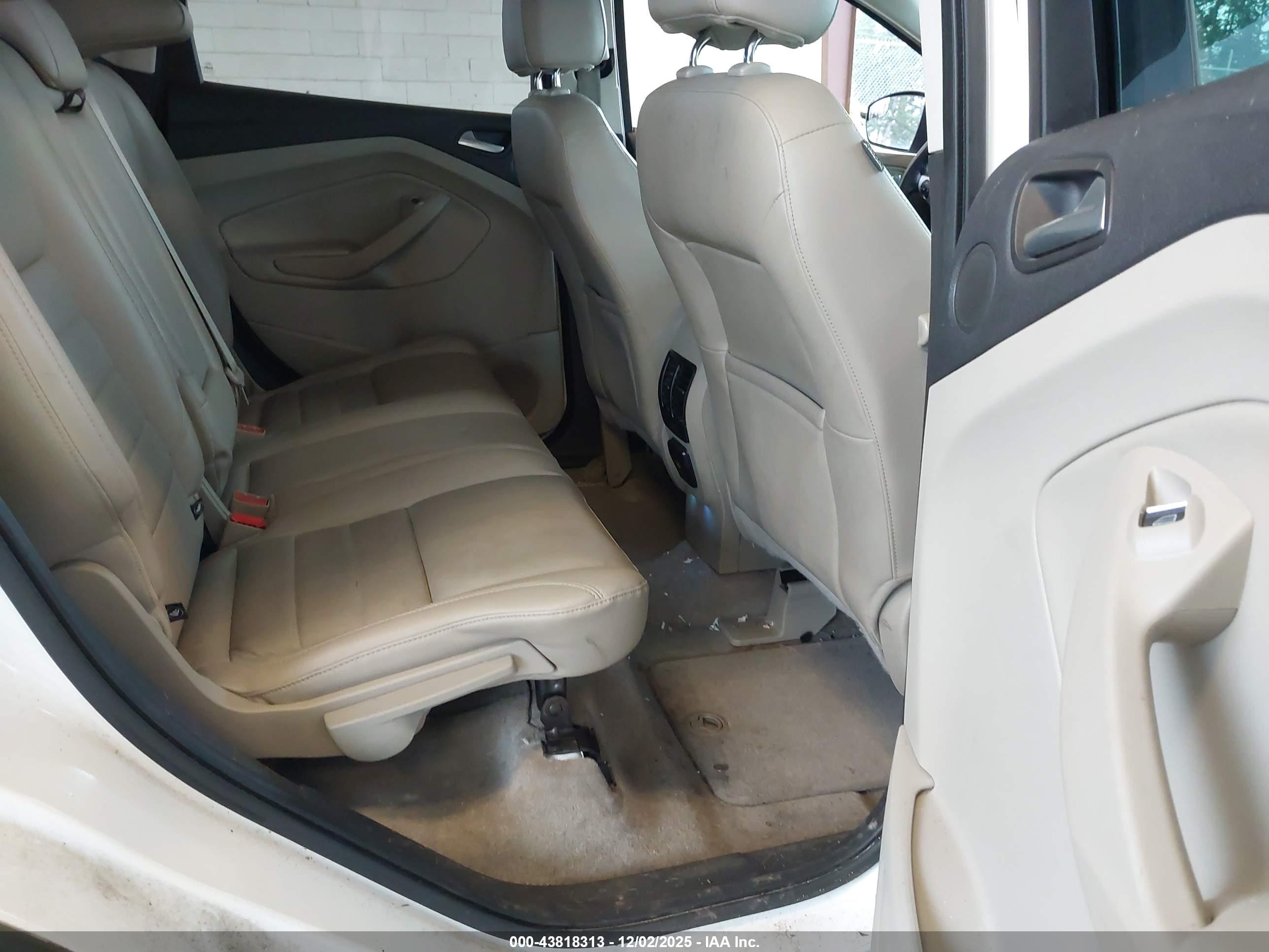 FORD ESCAPE image 8