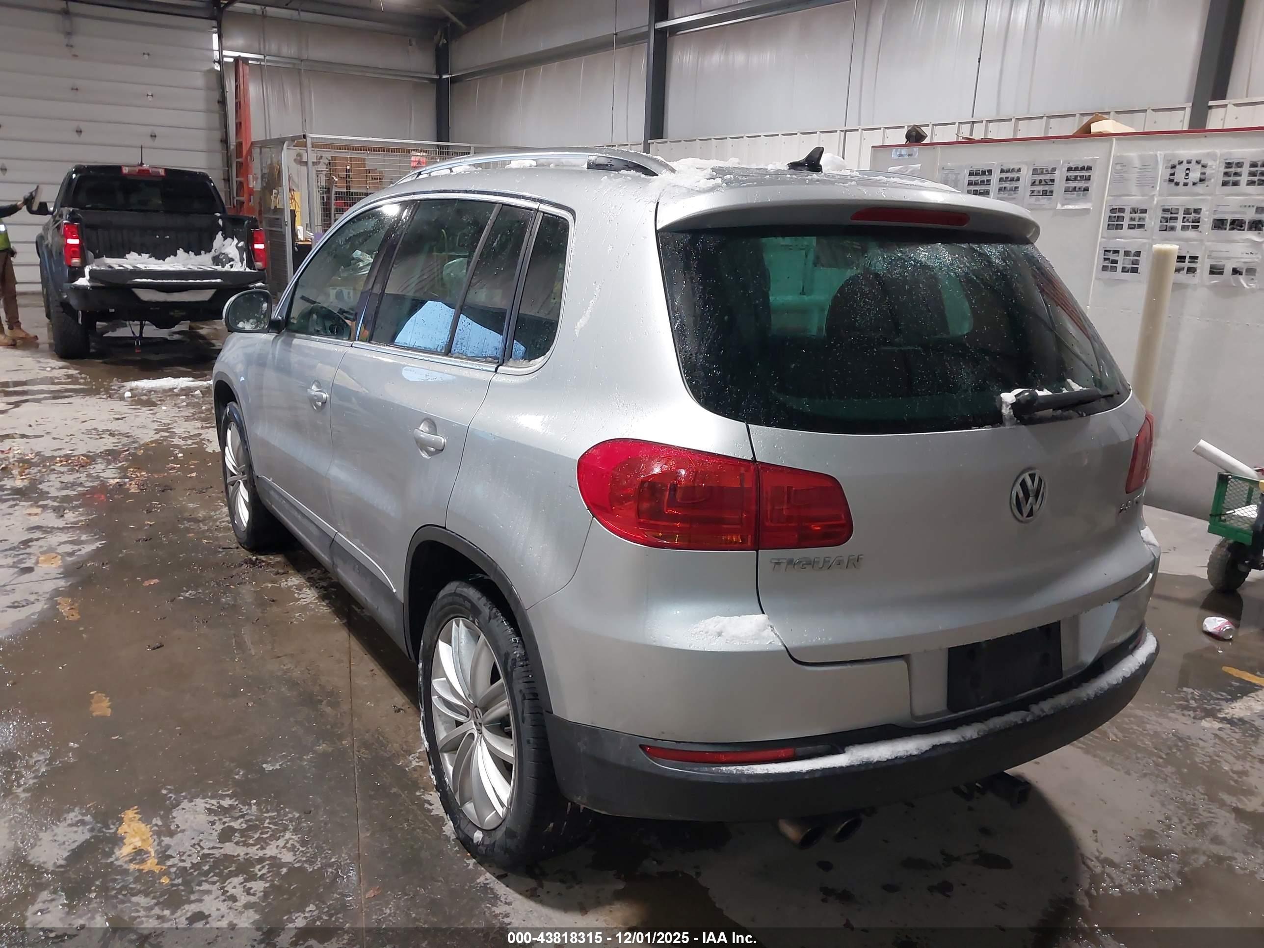 VOLKSWAGEN TIGUAN image 3