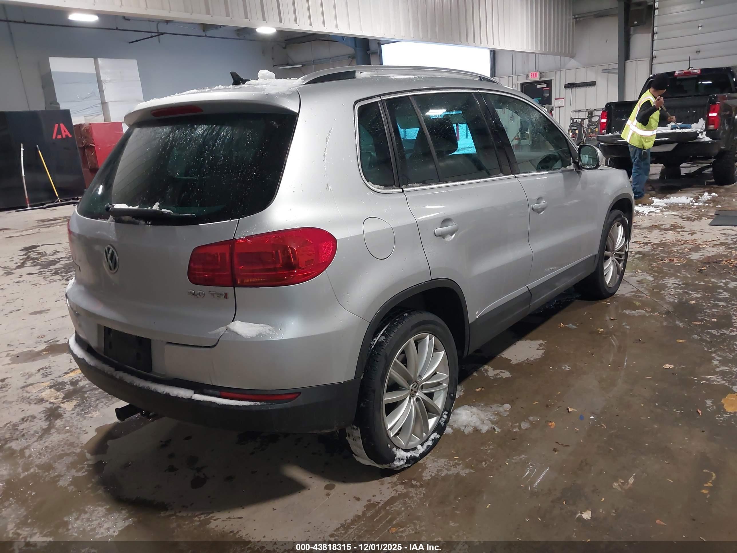 VOLKSWAGEN TIGUAN image 4