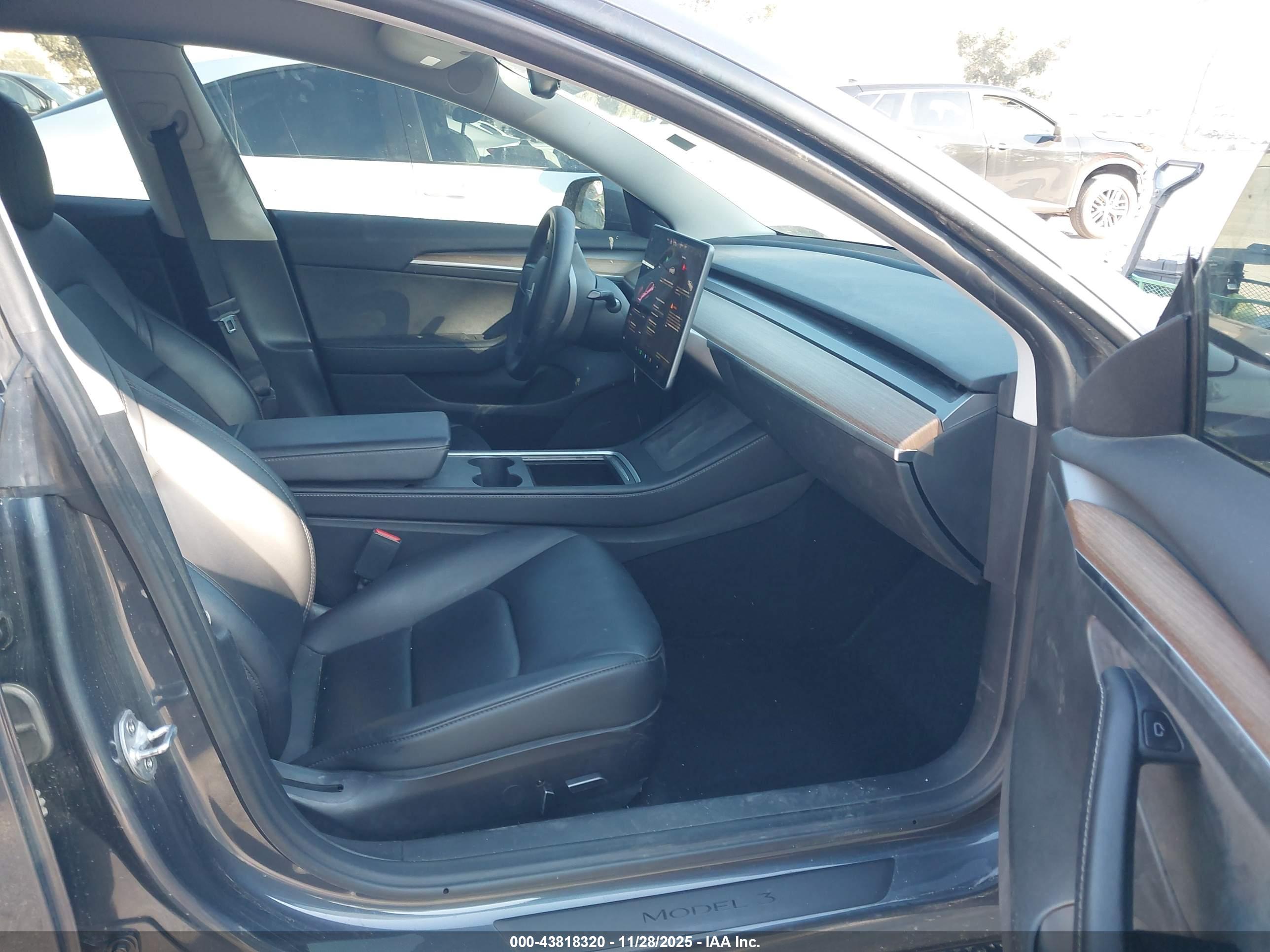 TESLA MODEL image 5