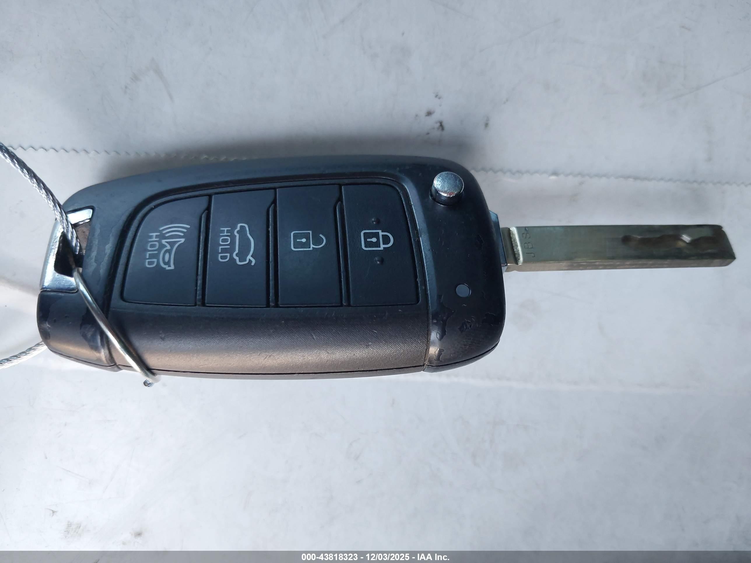 HYUNDAI ELANTRA image 11