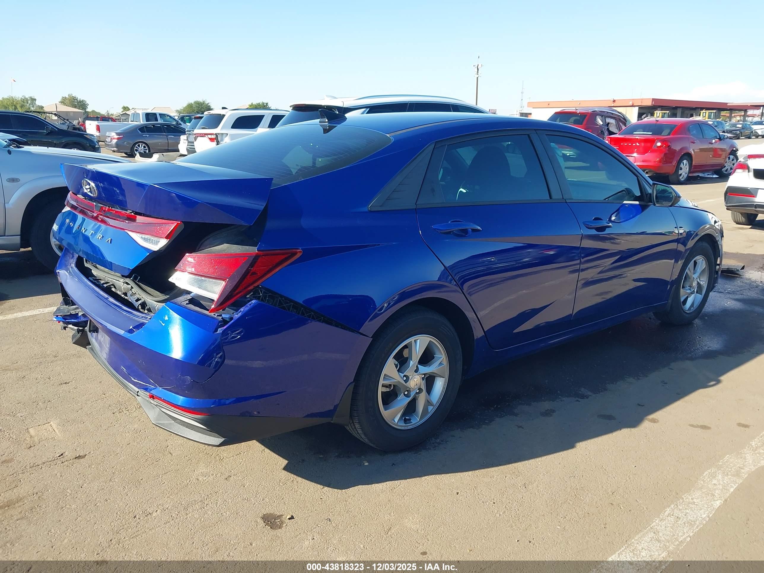 HYUNDAI ELANTRA image 4