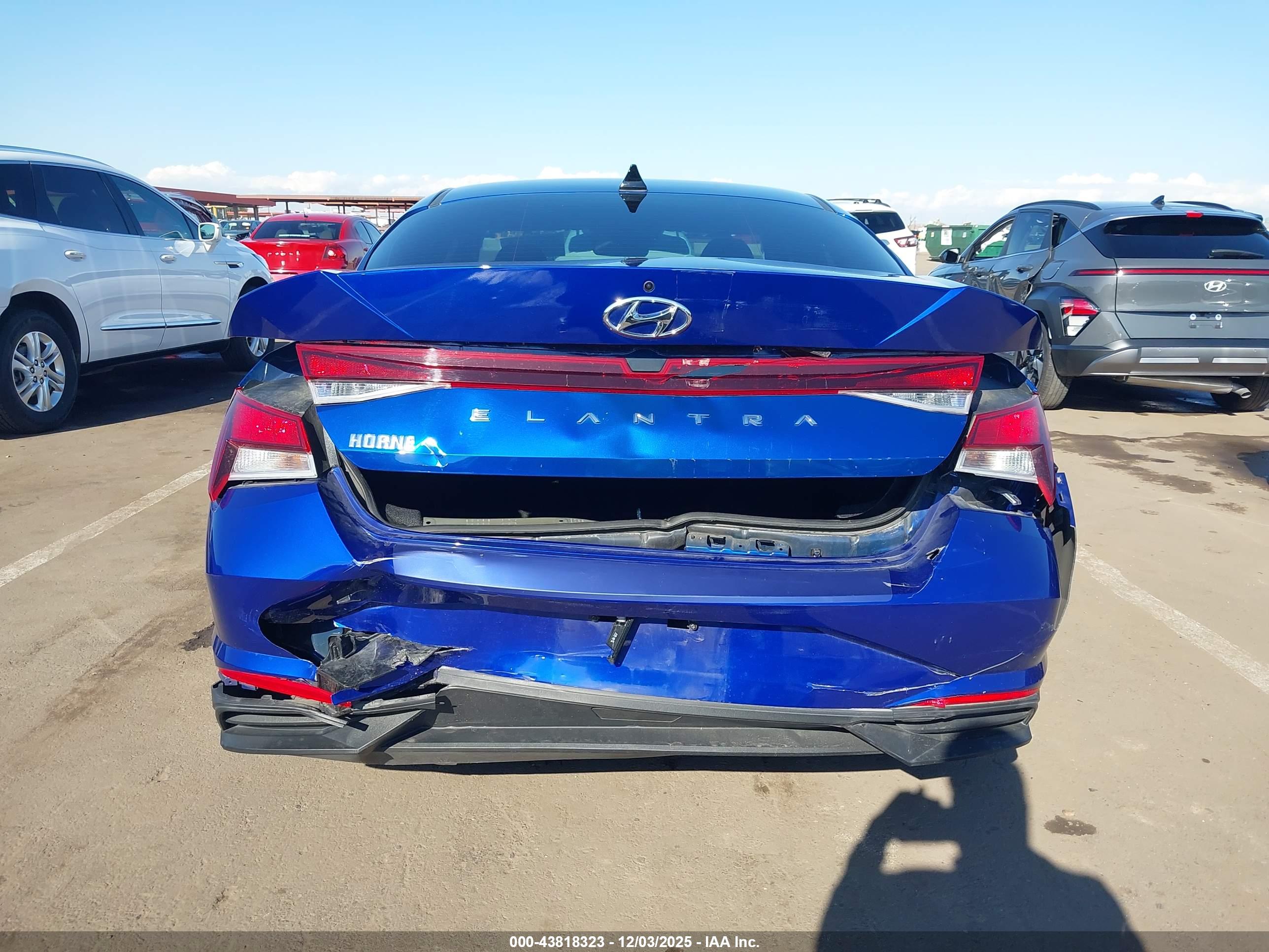 HYUNDAI ELANTRA image 6